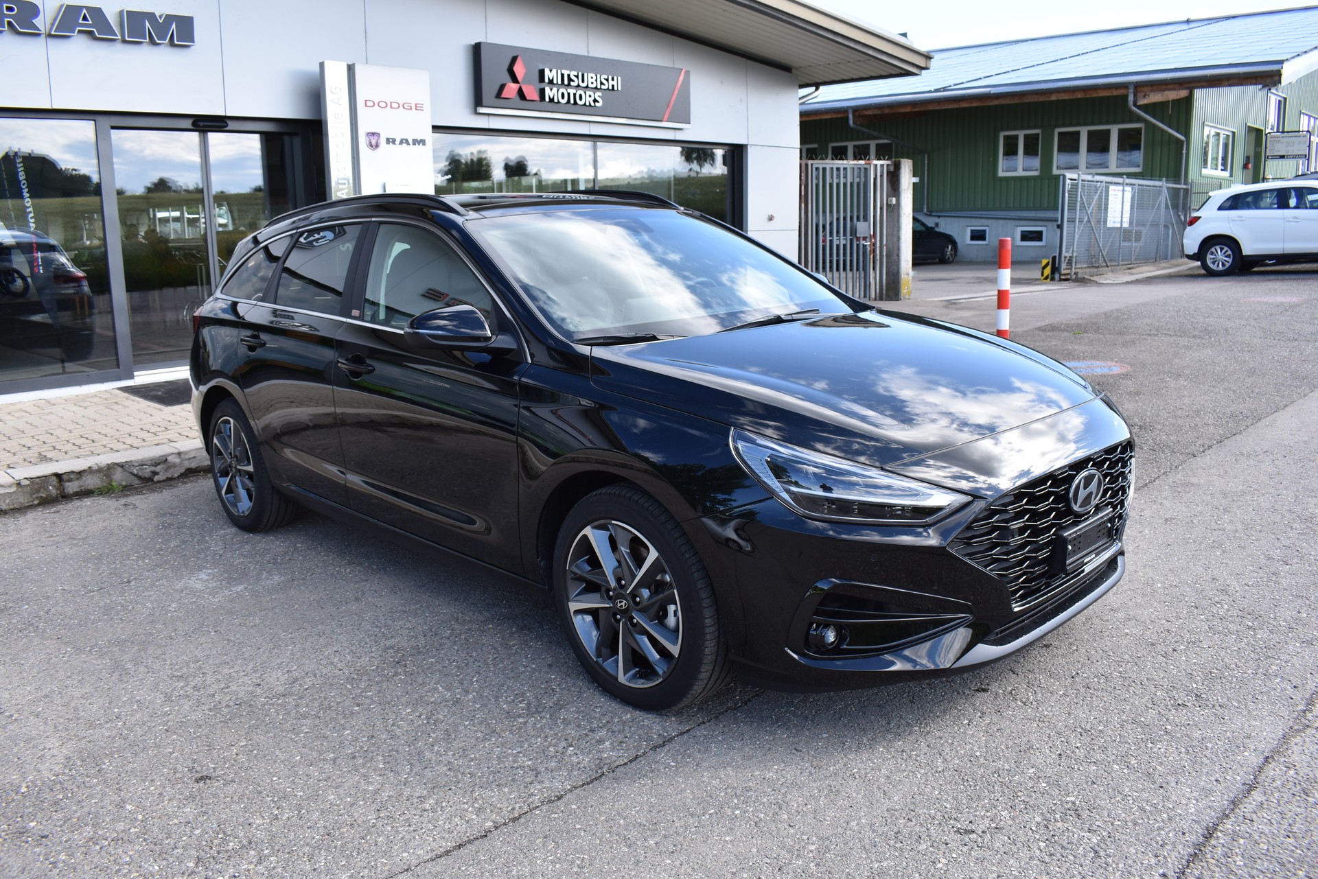HYUNDAI i30 Wagon 1.5 T-GDi Vertex 48V MH DCT-image-1