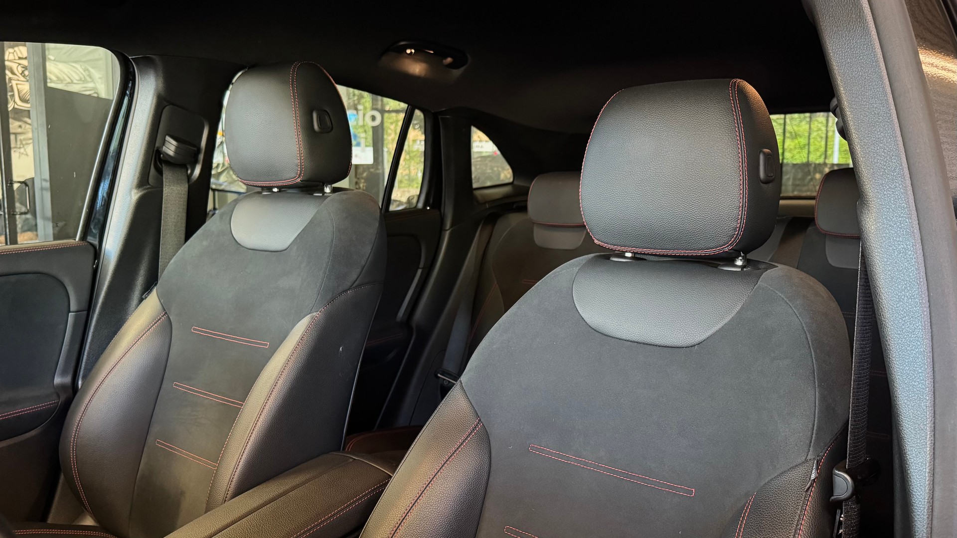 MERCEDES-BENZ GLA 250 4Matic AMG Line 8G-DCT-image-10