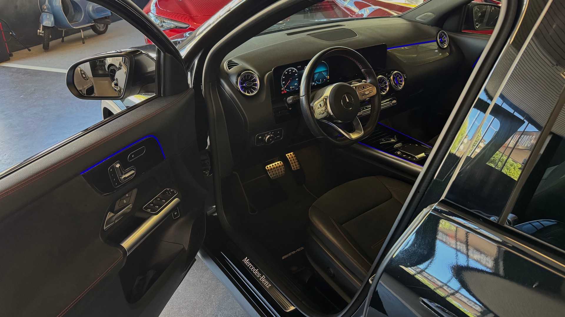 MERCEDES-BENZ GLA 250 4Matic AMG Line 8G-DCT-image-5