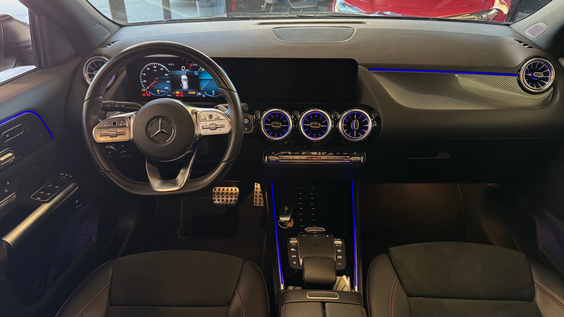 MERCEDES-BENZ GLA 250 4Matic AMG Line 8G-DCT-image-8