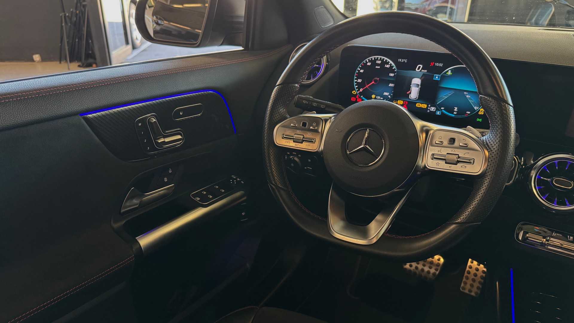 MERCEDES-BENZ GLA 250 4Matic AMG Line 8G-DCT-image-6