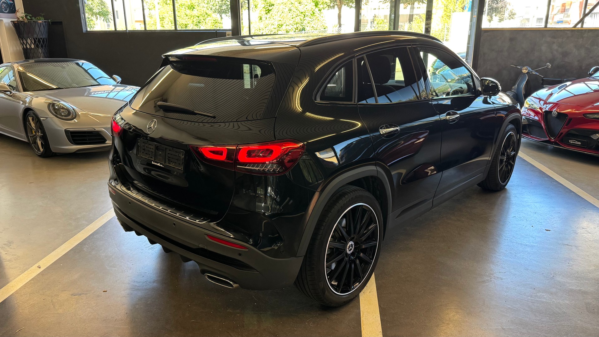 MERCEDES-BENZ GLA 250 4Matic AMG Line 8G-DCT-image-3