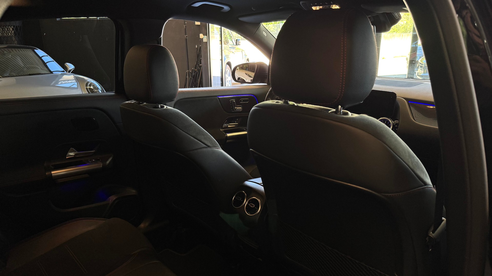 MERCEDES-BENZ GLA 250 4Matic AMG Line 8G-DCT-image-12