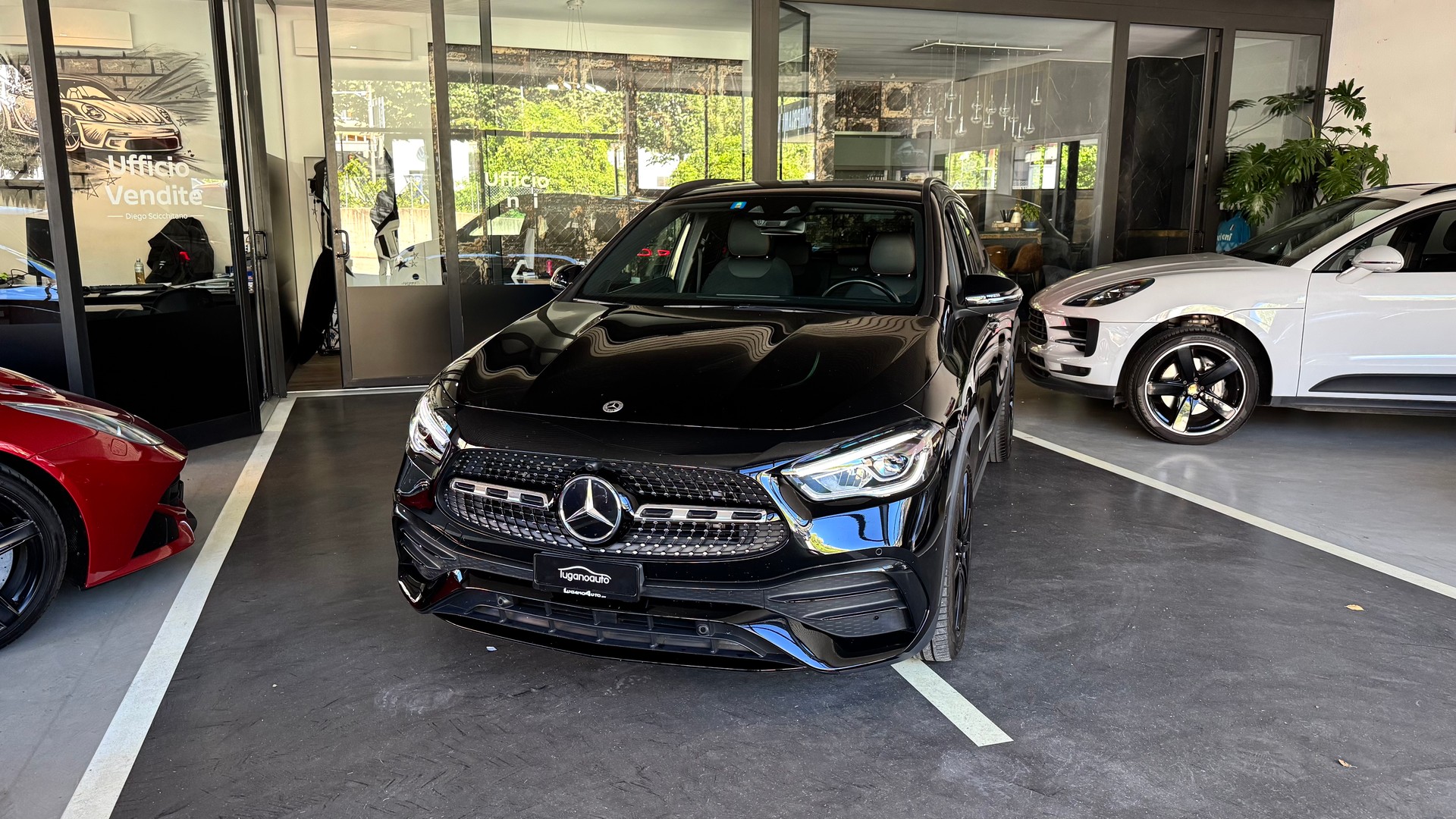 MERCEDES-BENZ GLA 250 4Matic AMG Line 8G-DCT-image-1