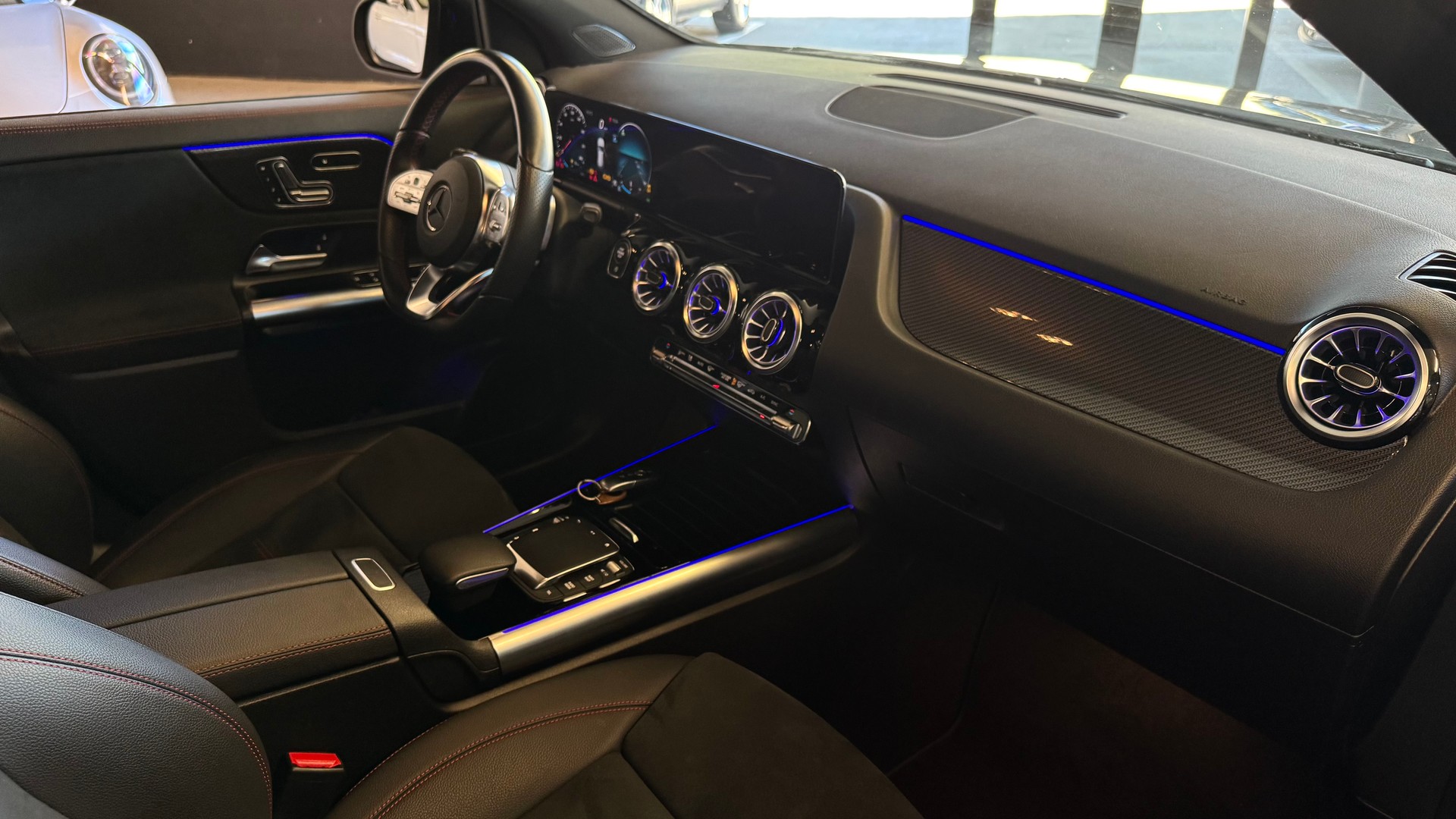 MERCEDES-BENZ GLA 250 4Matic AMG Line 8G-DCT-image-11