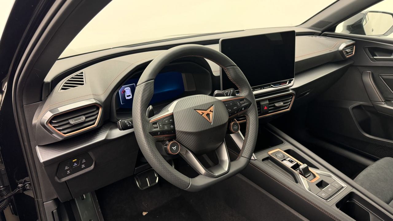 CUPRA LEON ST 1.5 e-HYBRID pHEV VZ Black Edition-image-6