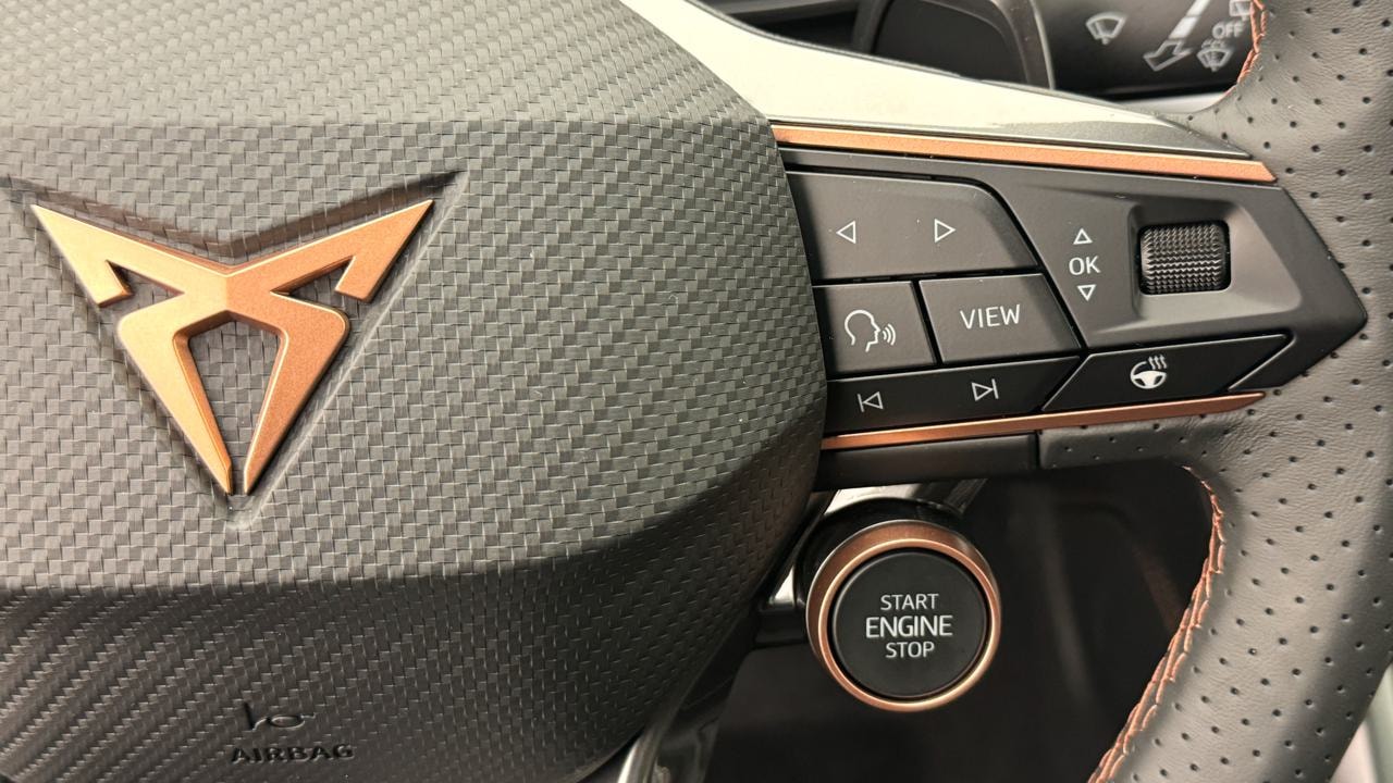 CUPRA LEON ST 1.5 e-HYBRID pHEV VZ Black Edition-image-9
