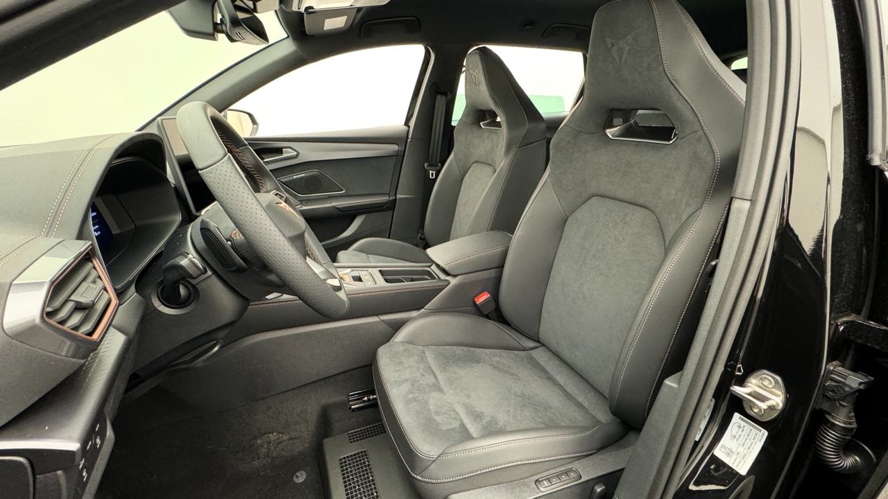 CUPRA LEON ST 1.5 e-HYBRID pHEV VZ Black Edition-image-4