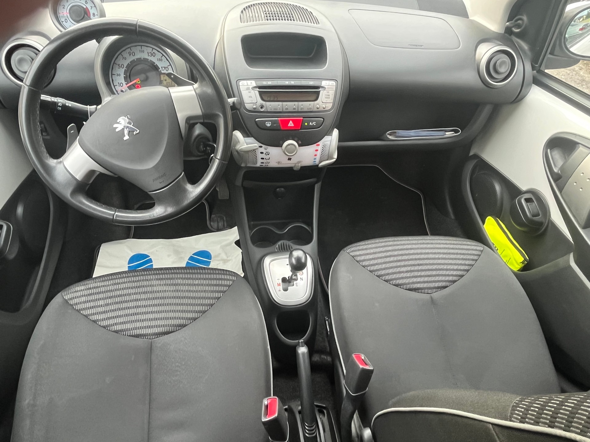 PEUGEOT 107 1.0 Swiss Edition BMP5-image-8