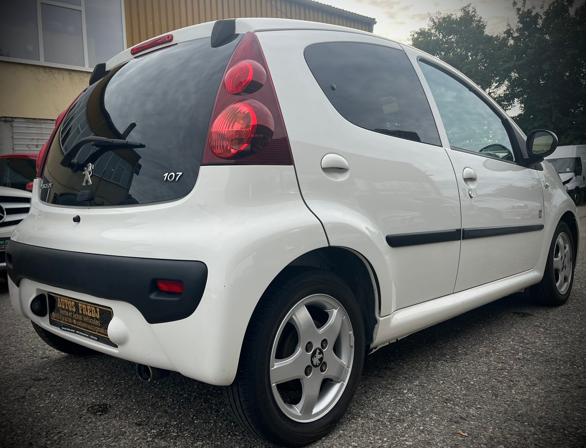 PEUGEOT 107 1.0 Swiss Edition BMP5-image-4