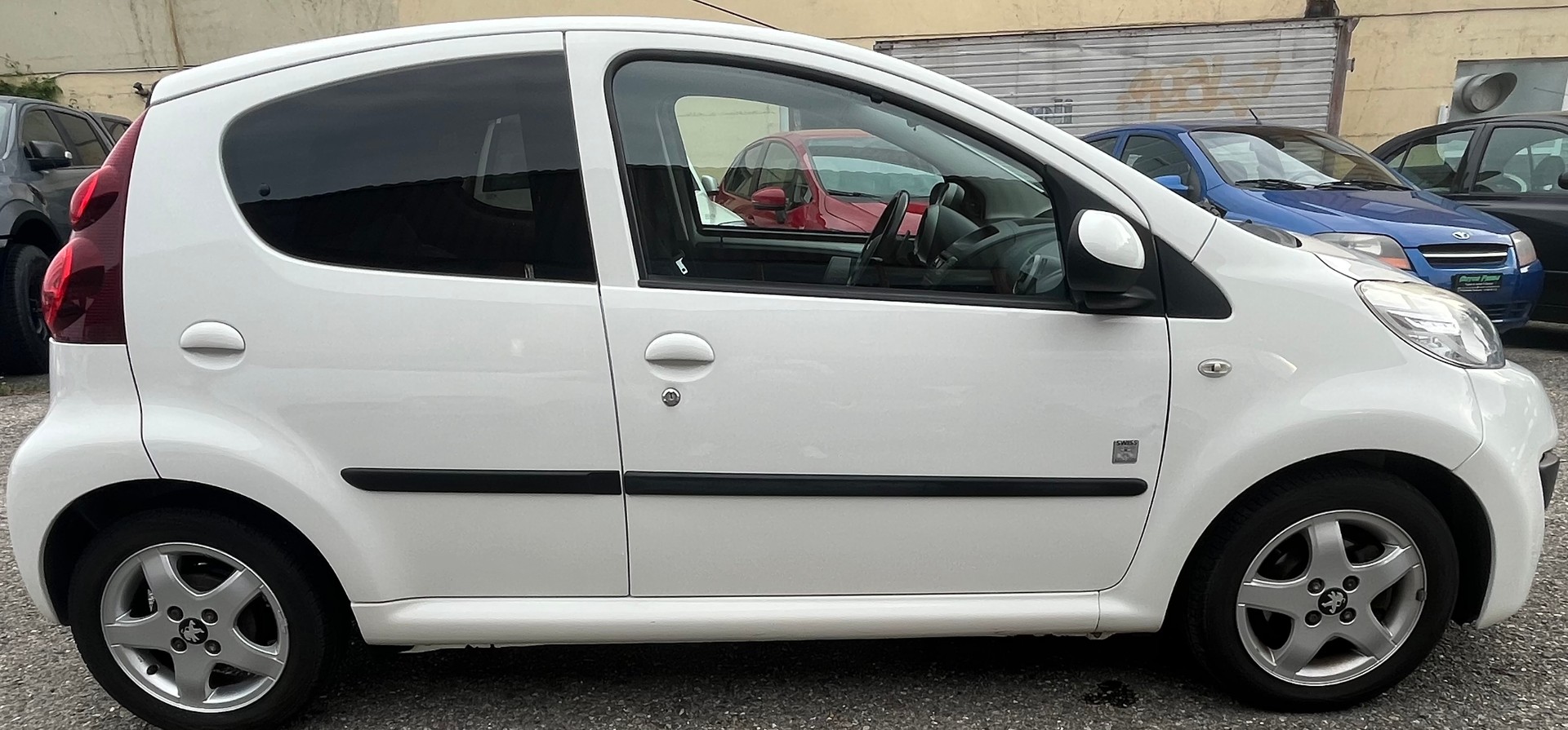 PEUGEOT 107 1.0 Swiss Edition BMP5-image-3