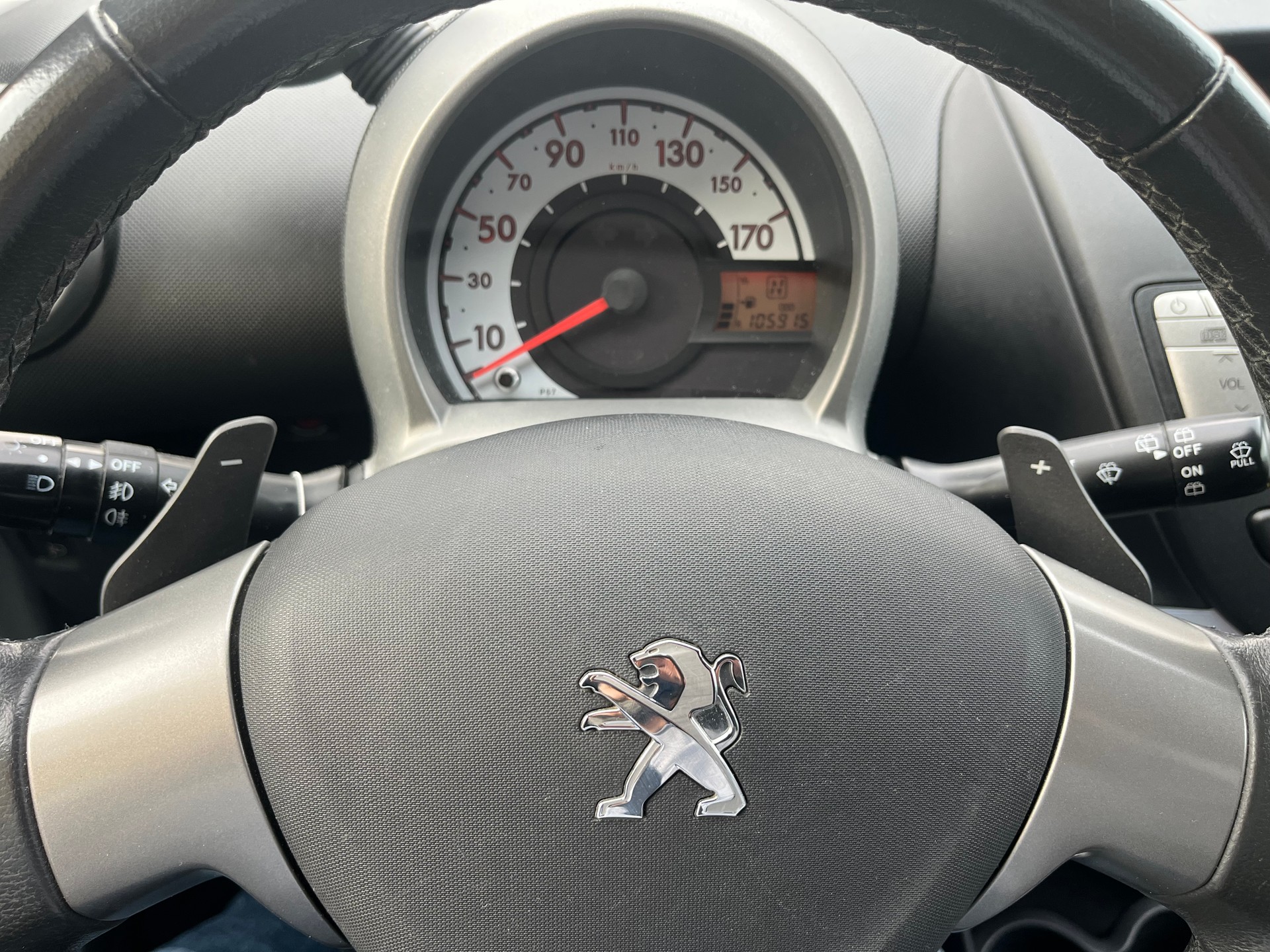 PEUGEOT 107 1.0 Swiss Edition BMP5-image-11