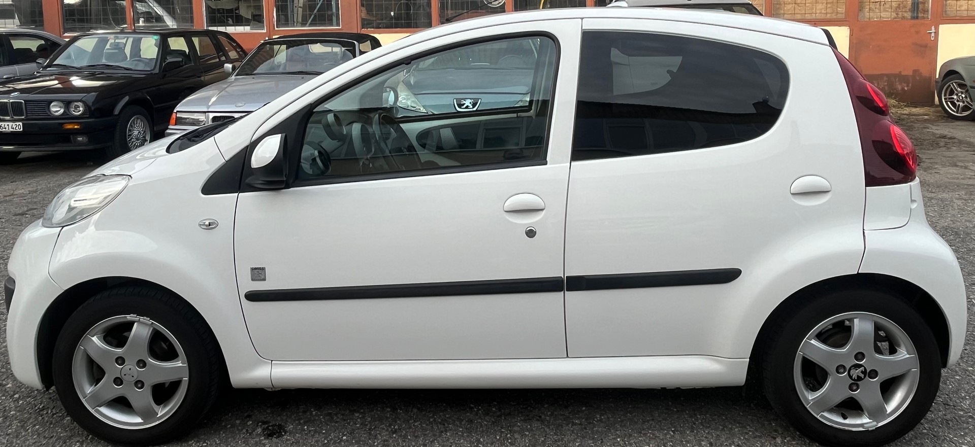 PEUGEOT 107 1.0 Swiss Edition BMP5-image-7