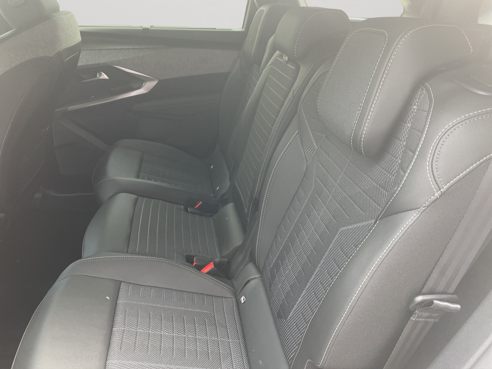 PEUGEOT 5008 1.2 Hybrid 145 GT-image-7