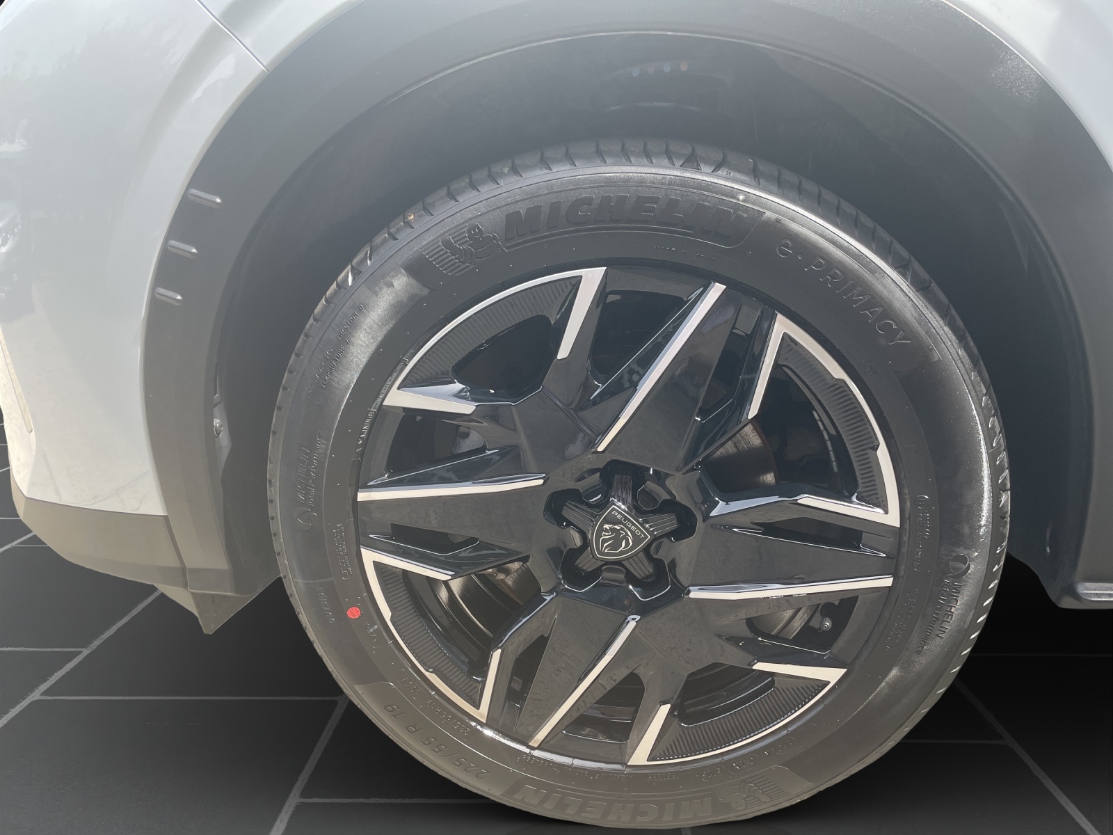 PEUGEOT 5008 1.2 Hybrid 145 GT-image-9