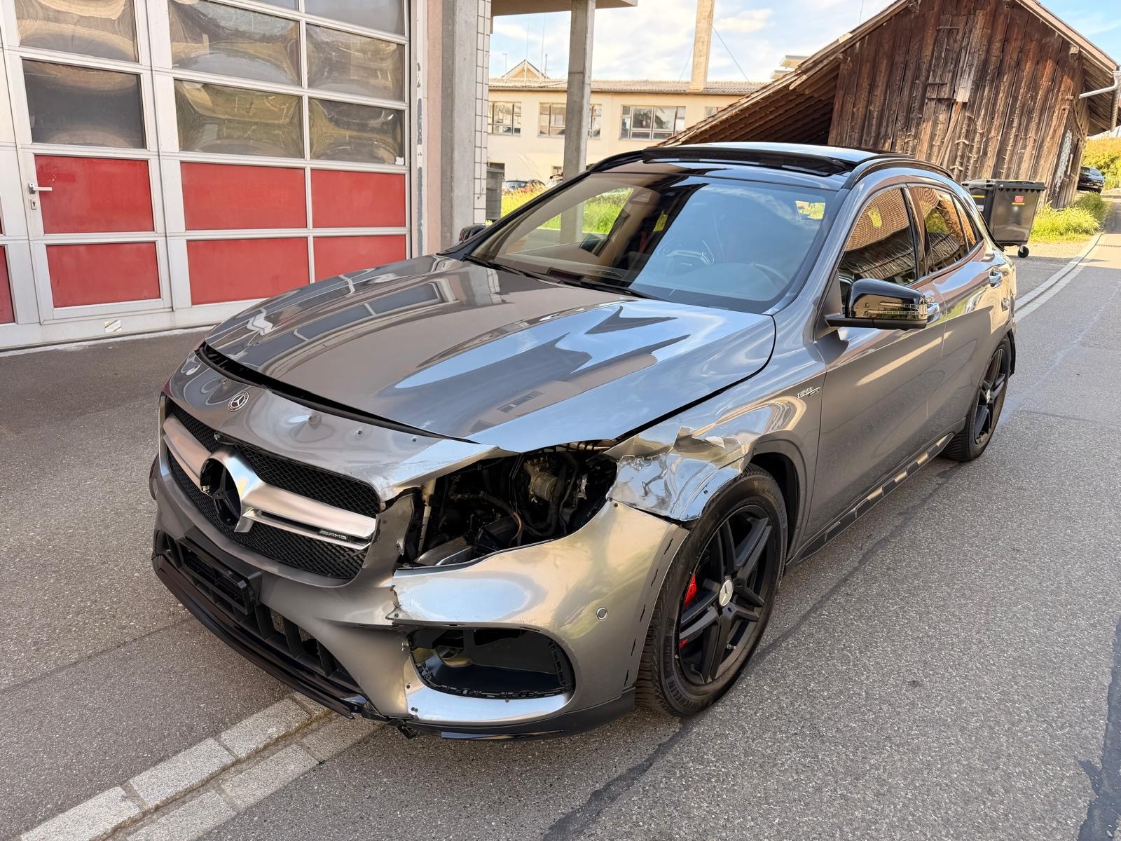 MERCEDES-BENZ GLA 45 AMG 4Matic 7G-DCT-image-4