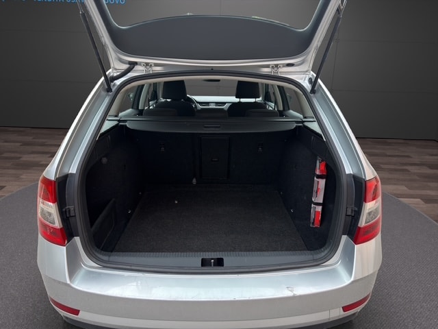 SKODA Octavia Combi 2.0 TDI Style DSG-image-10