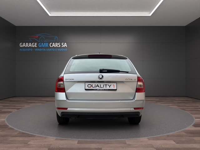 SKODA Octavia Combi 2.0 TDI Style DSG-image-11