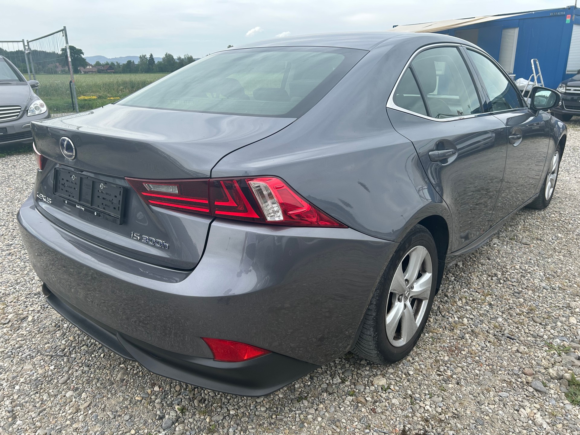 LEXUS IS 300h Automatic-image-3