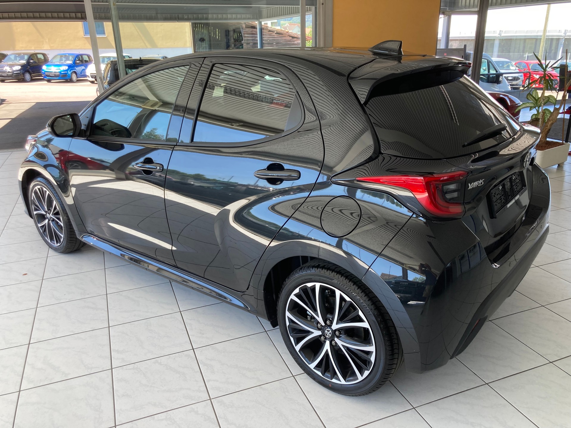 TOYOTA Yaris 1.5 Trend e-CVT-image-6