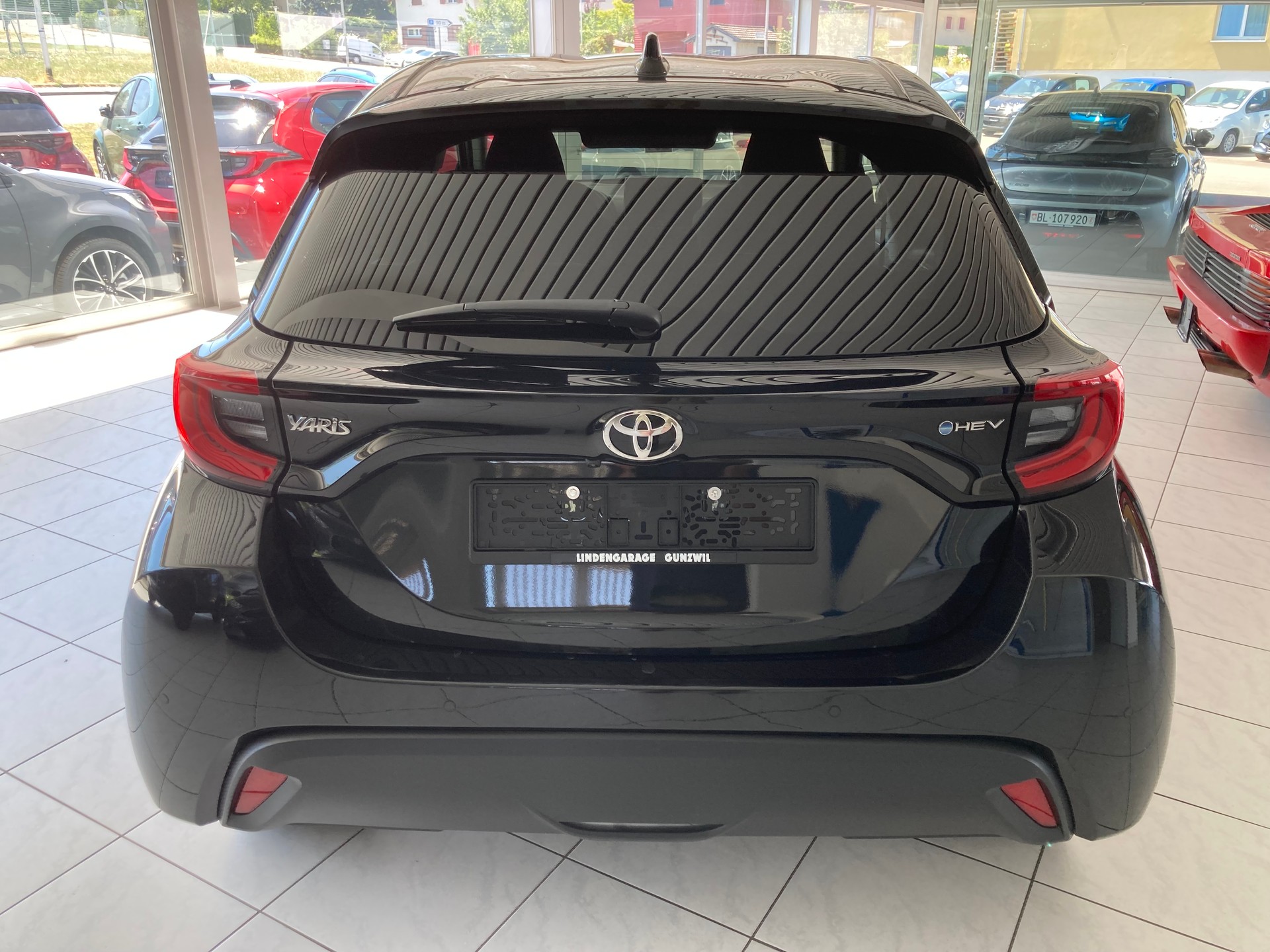 TOYOTA Yaris 1.5 Trend e-CVT-image-5