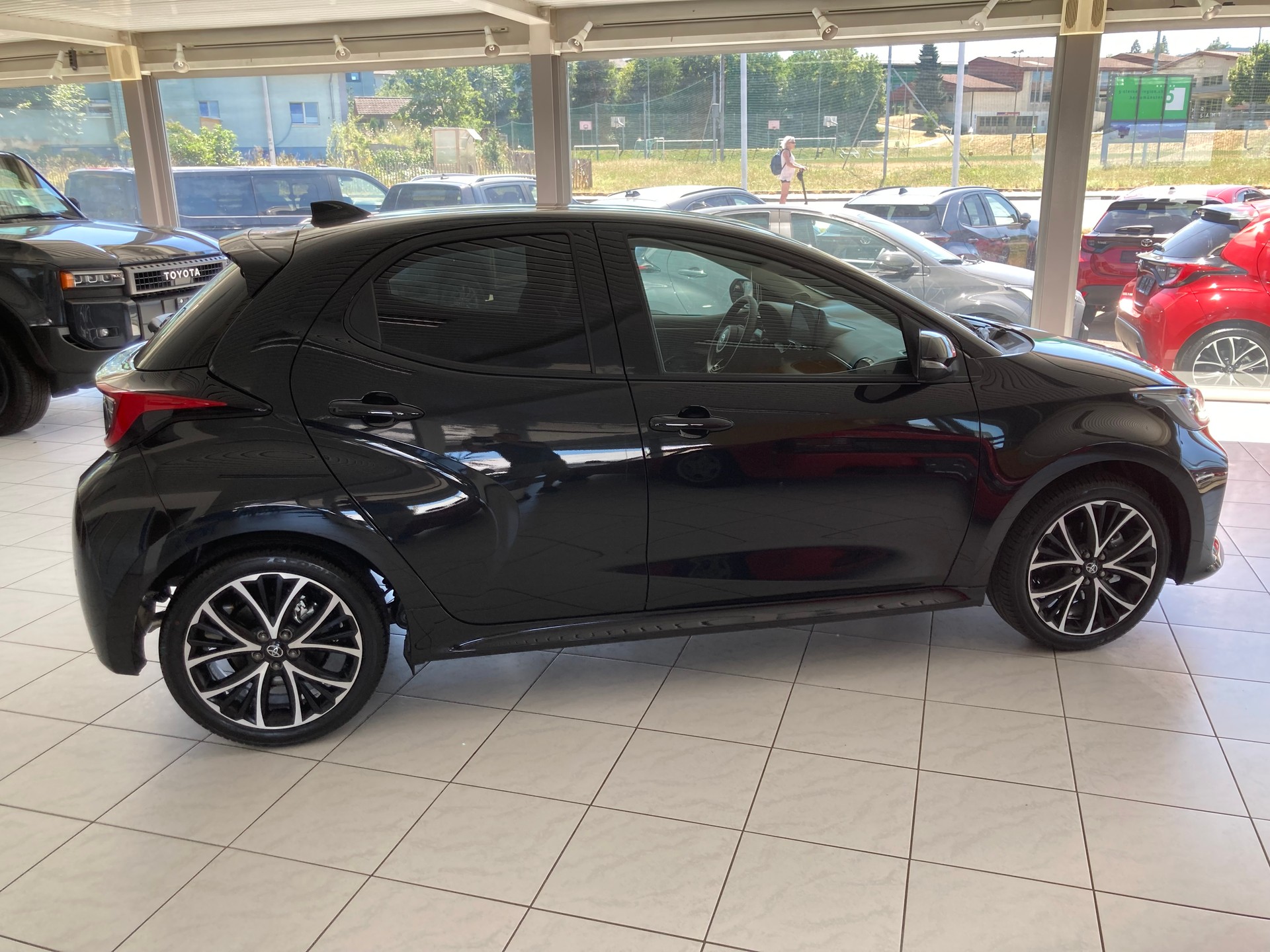 TOYOTA Yaris 1.5 Trend e-CVT-image-3