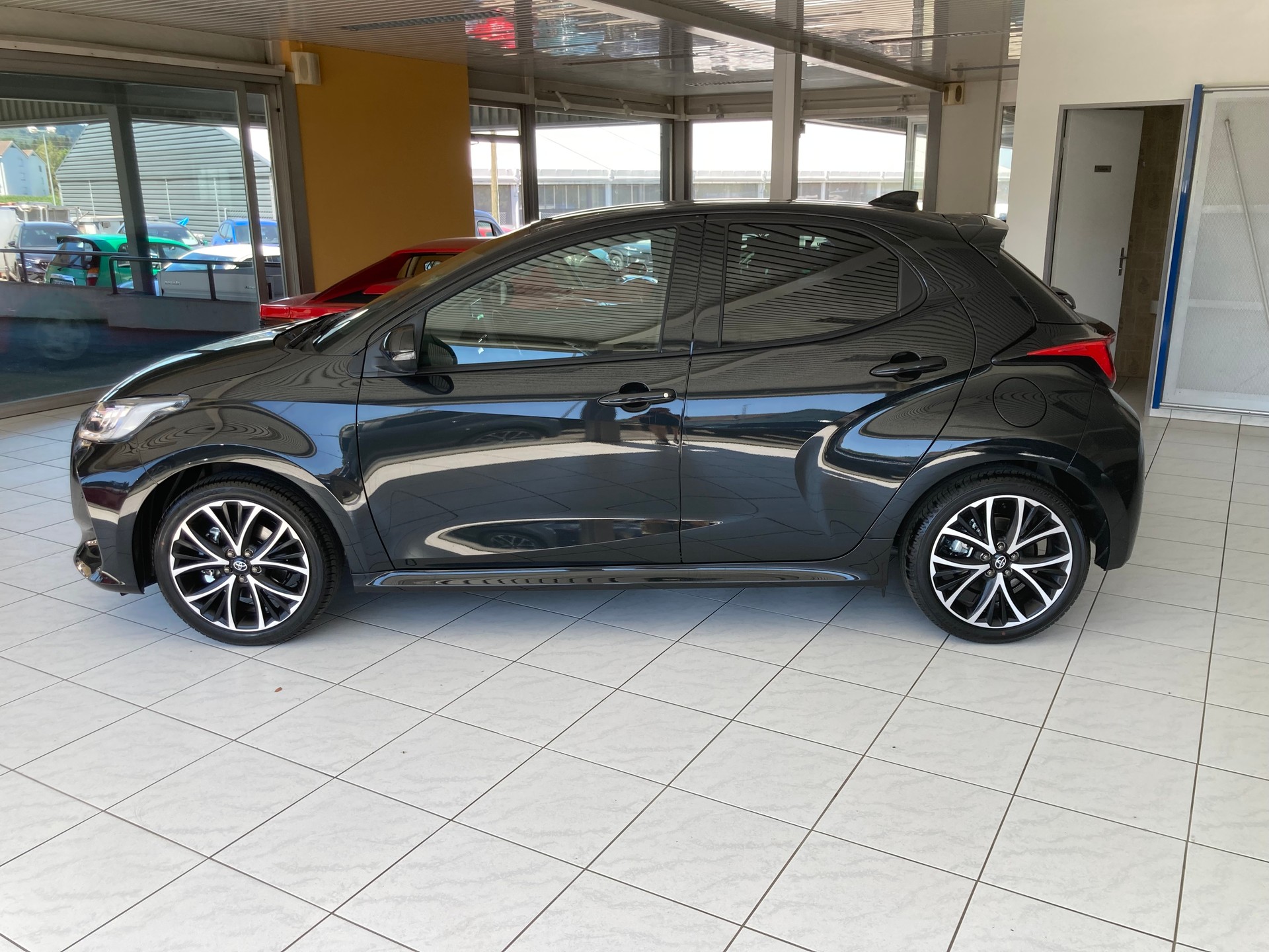 TOYOTA Yaris 1.5 Trend e-CVT-image-7