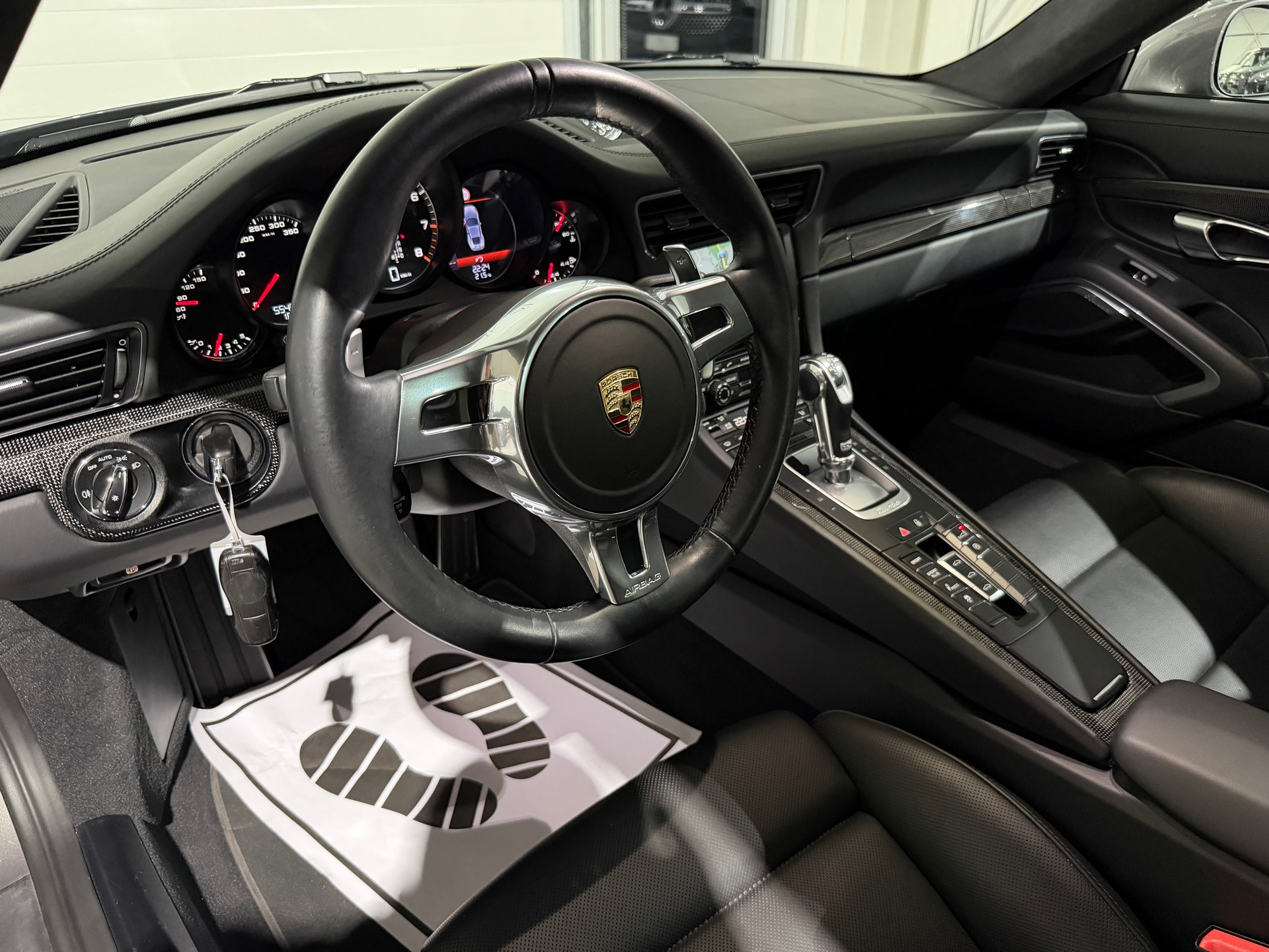 PORSCHE 911 Turbo S PDK (CH)-image-6