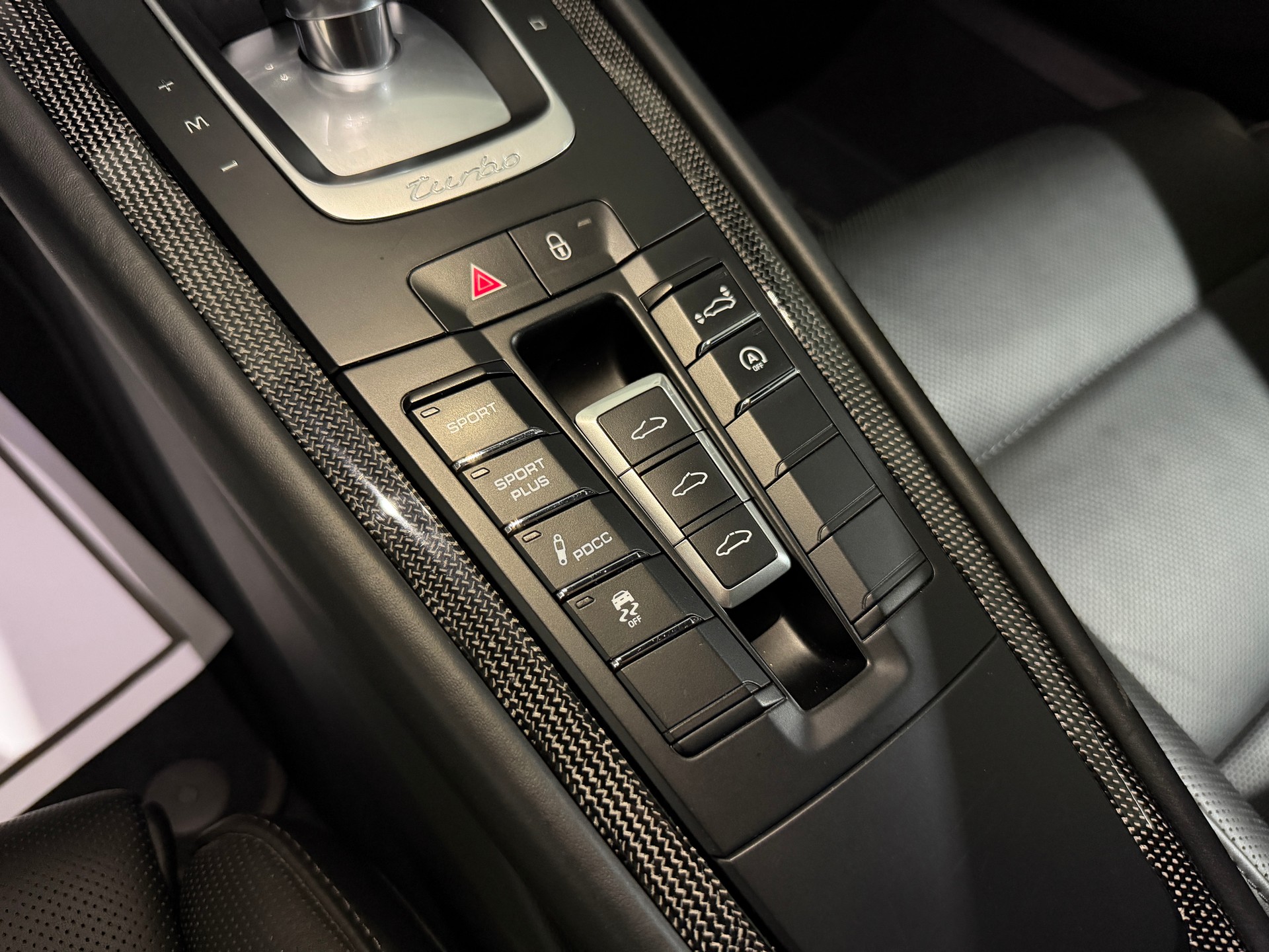 PORSCHE 911 Turbo S PDK (CH)-image-7