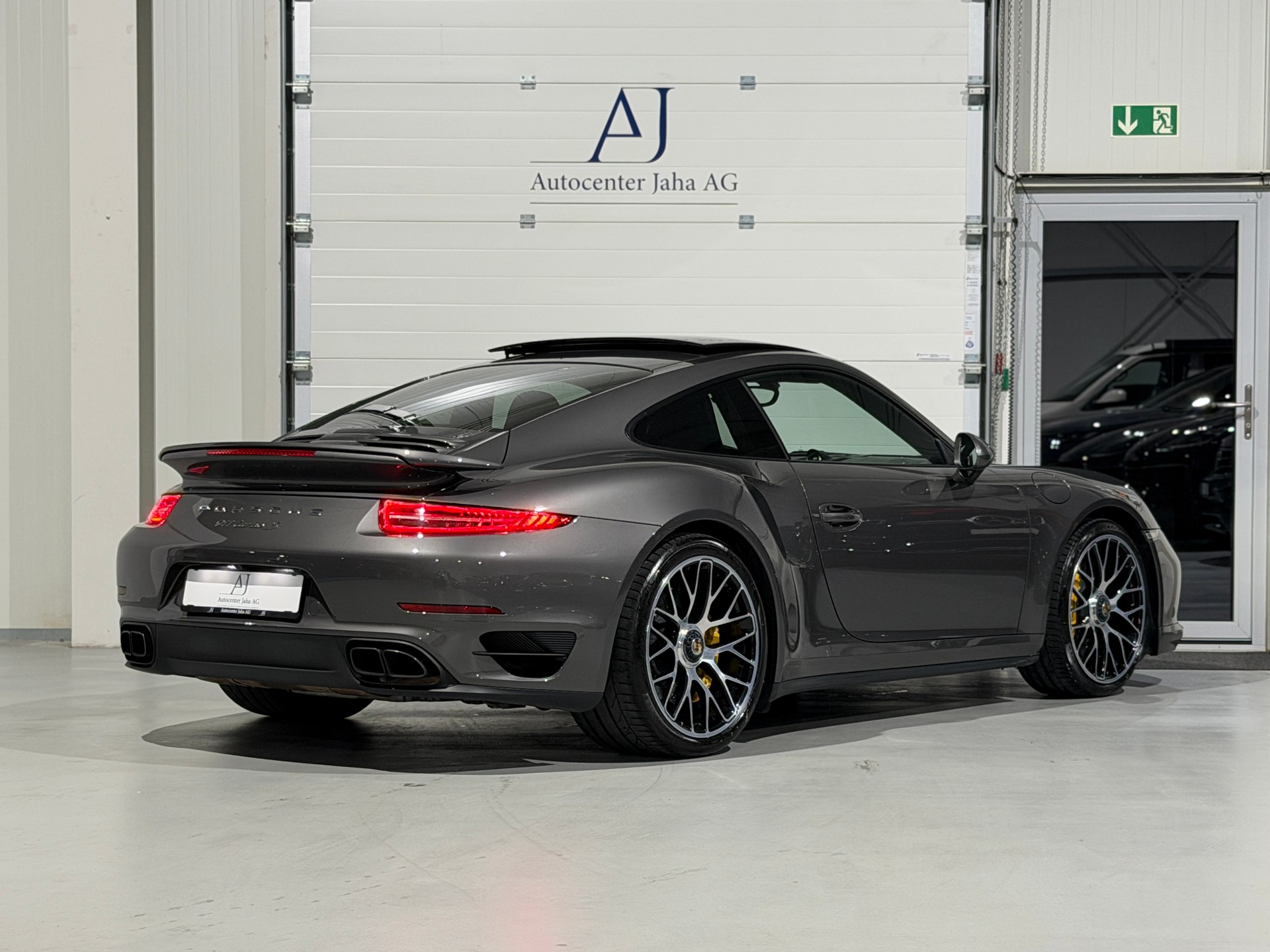 PORSCHE 911 Turbo S PDK (CH)-image-5