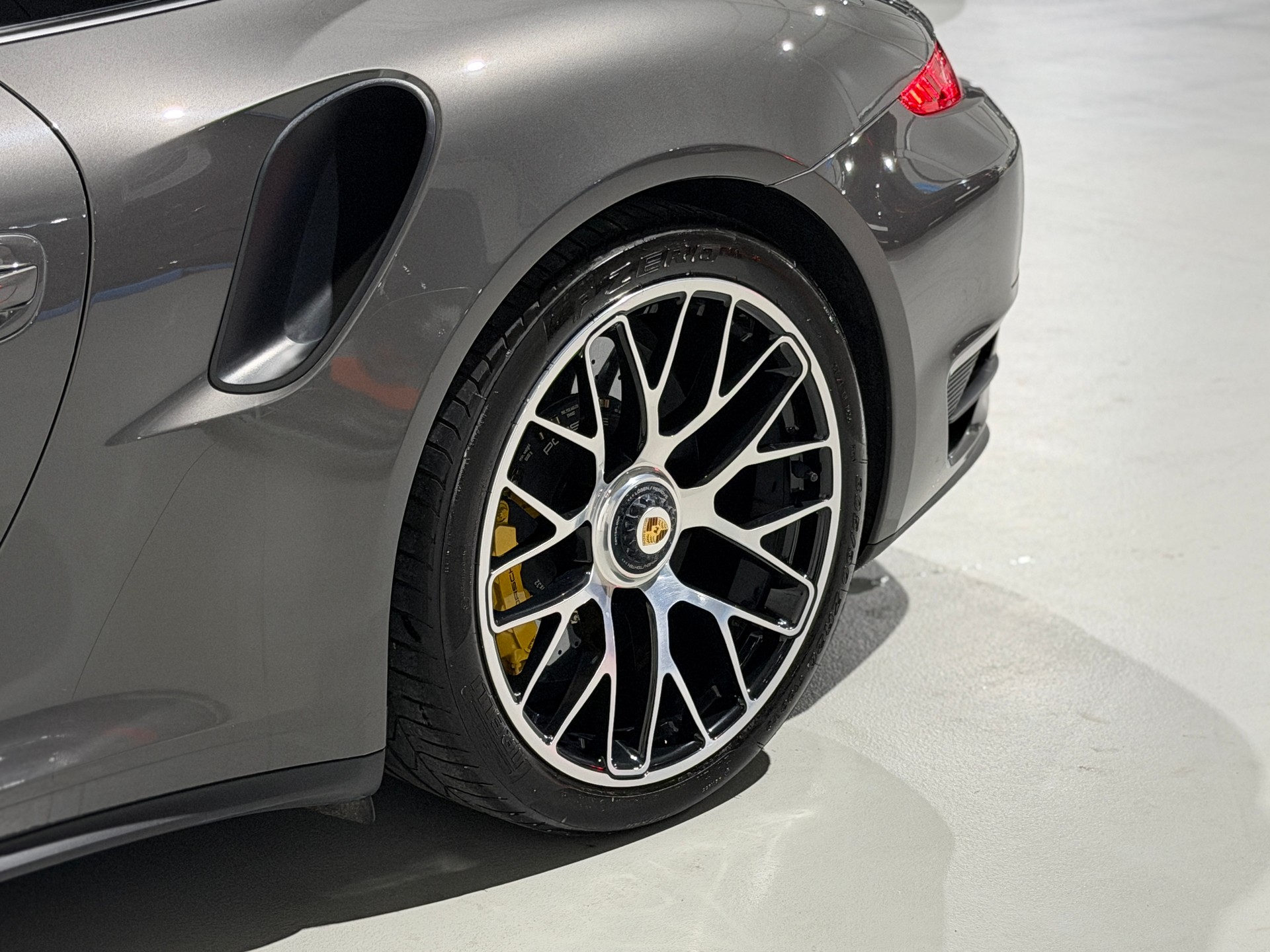 PORSCHE 911 Turbo S PDK (CH)-image-16
