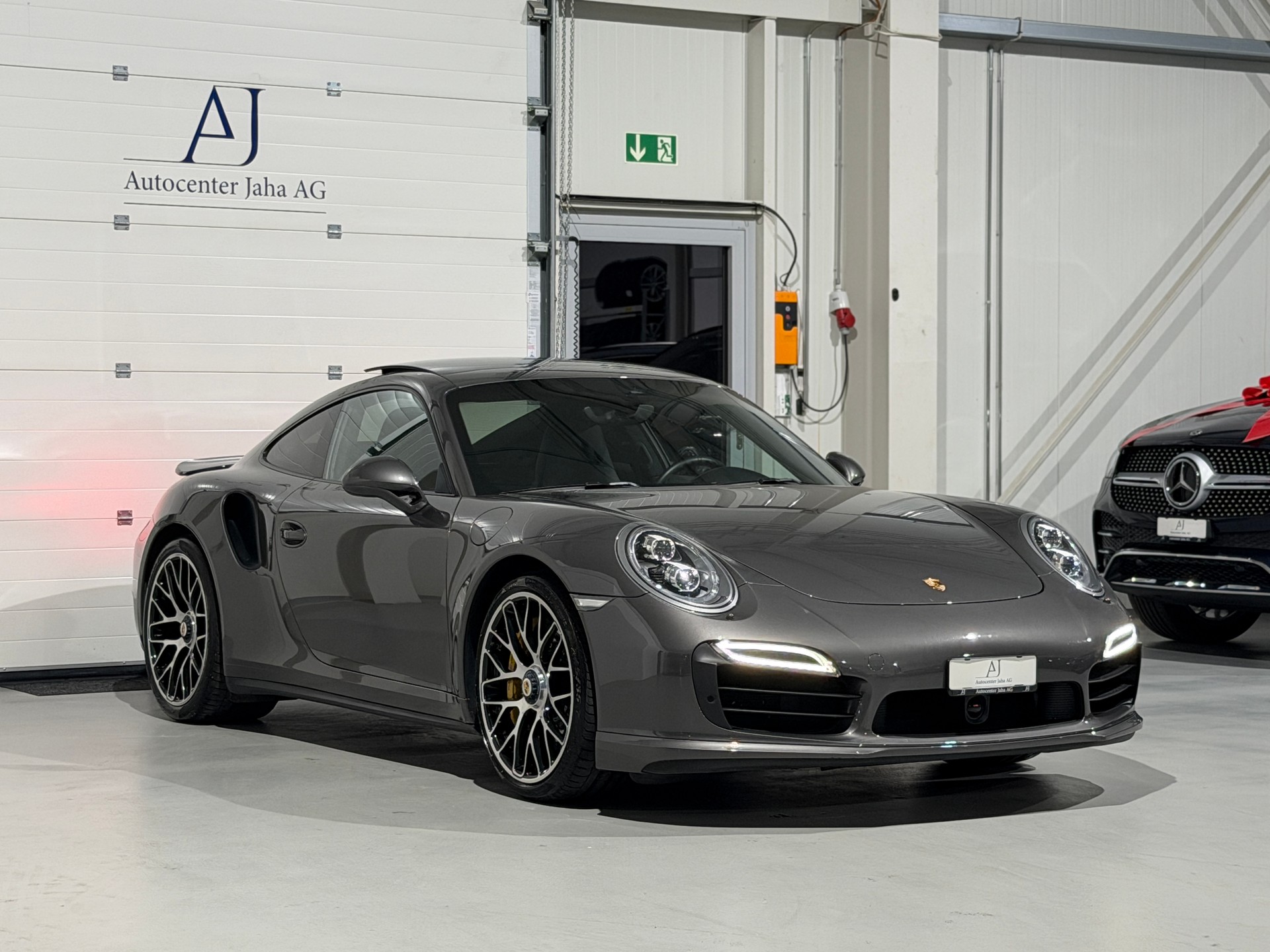 PORSCHE 911 Turbo S PDK (CH)-image-4