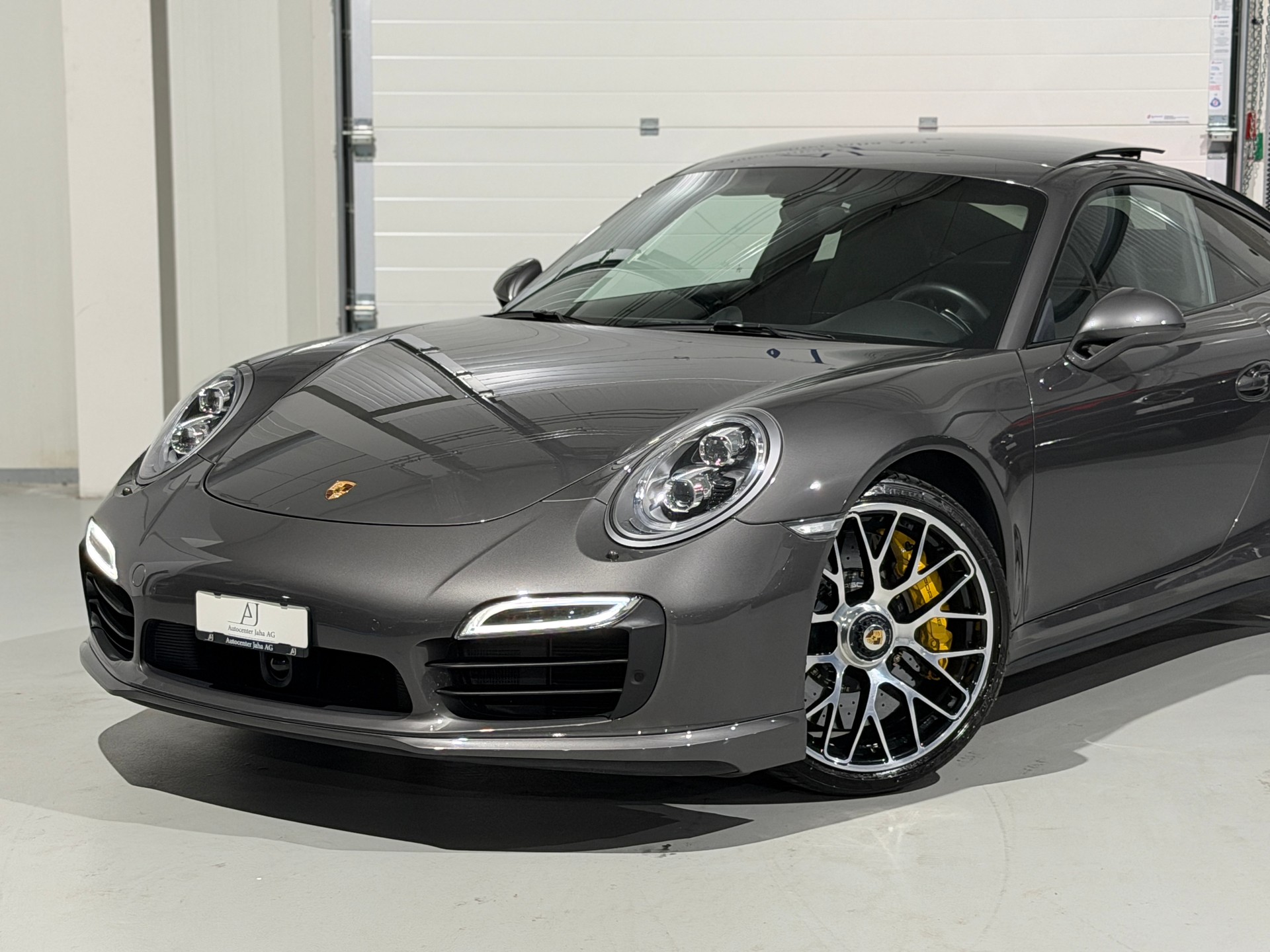 PORSCHE 911 Turbo S PDK (CH)-image-1