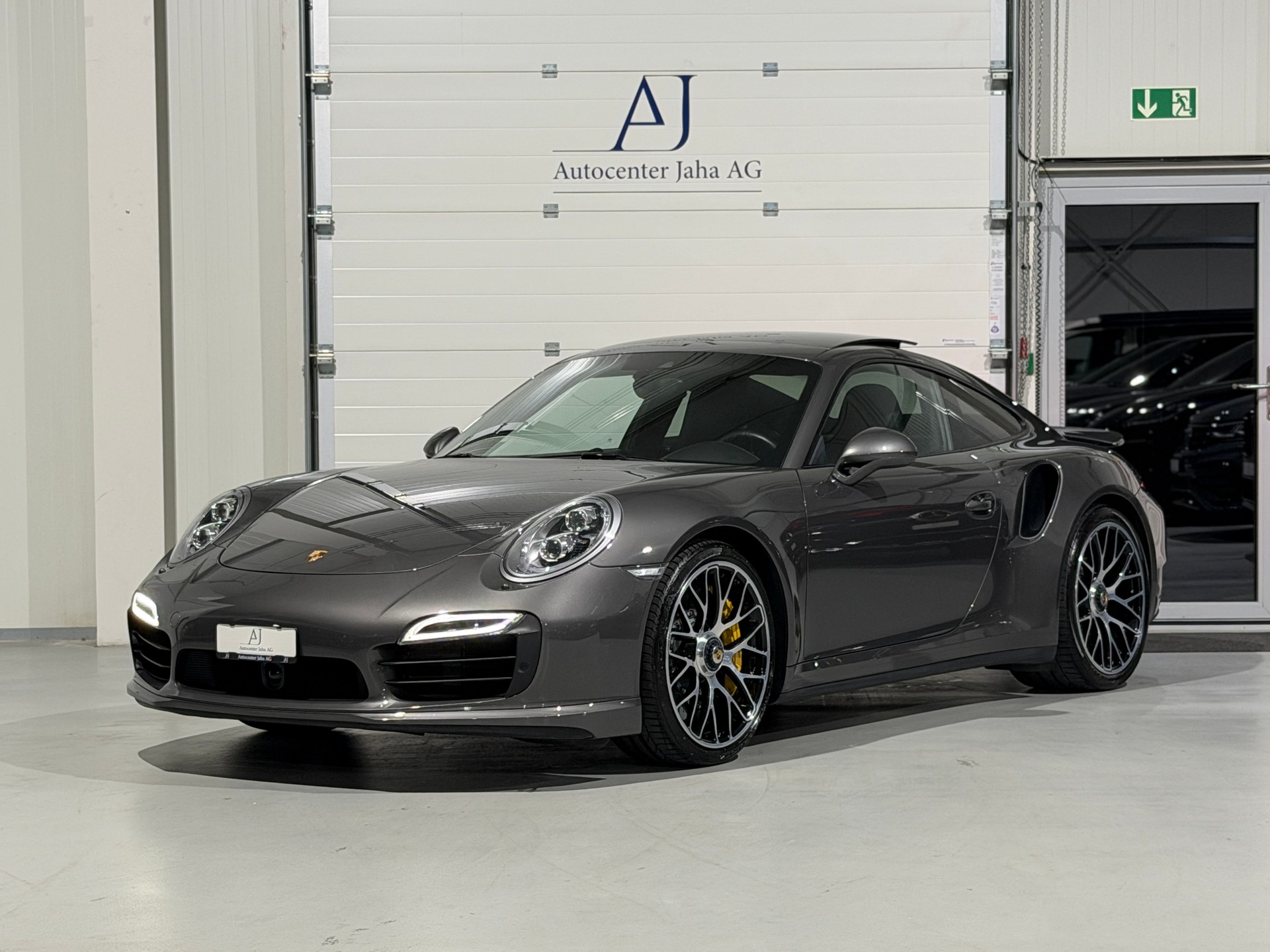 PORSCHE 911 Turbo S PDK (CH)-image-2