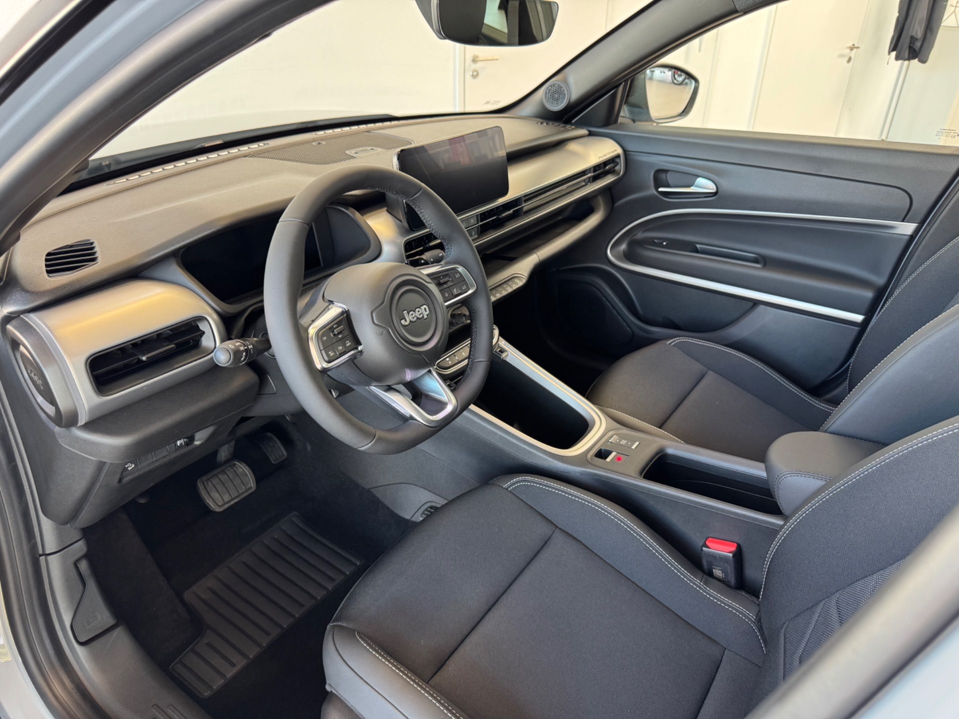 JEEP Avenger 1.2 Turbo MHEV Summit Sky-image-9