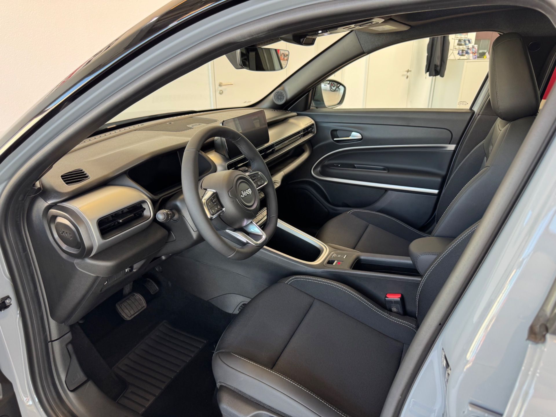 JEEP Avenger 1.2 Turbo MHEV Summit Sky-image-8