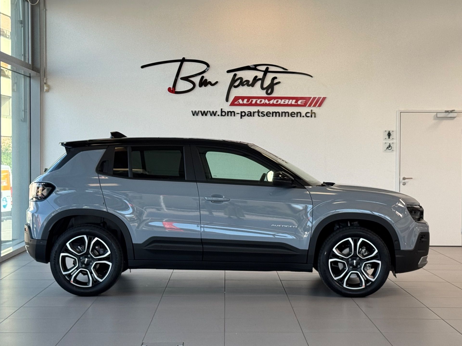 JEEP Avenger 1.2 Turbo MHEV Summit Sky-image-6