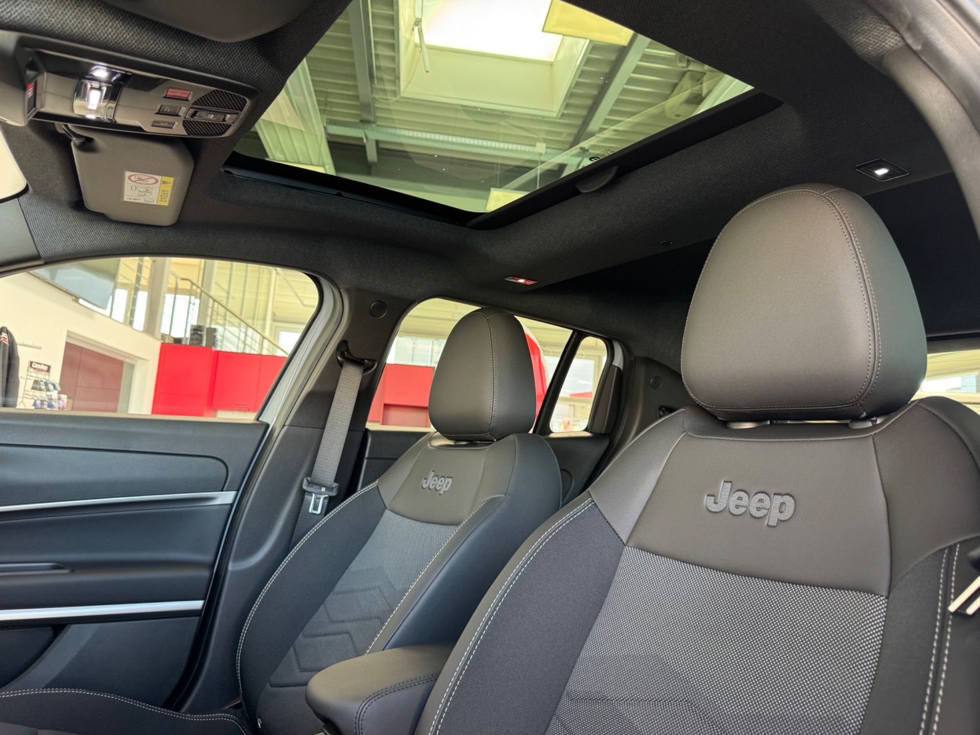 JEEP Avenger 1.2 Turbo MHEV Summit Sky-image-13