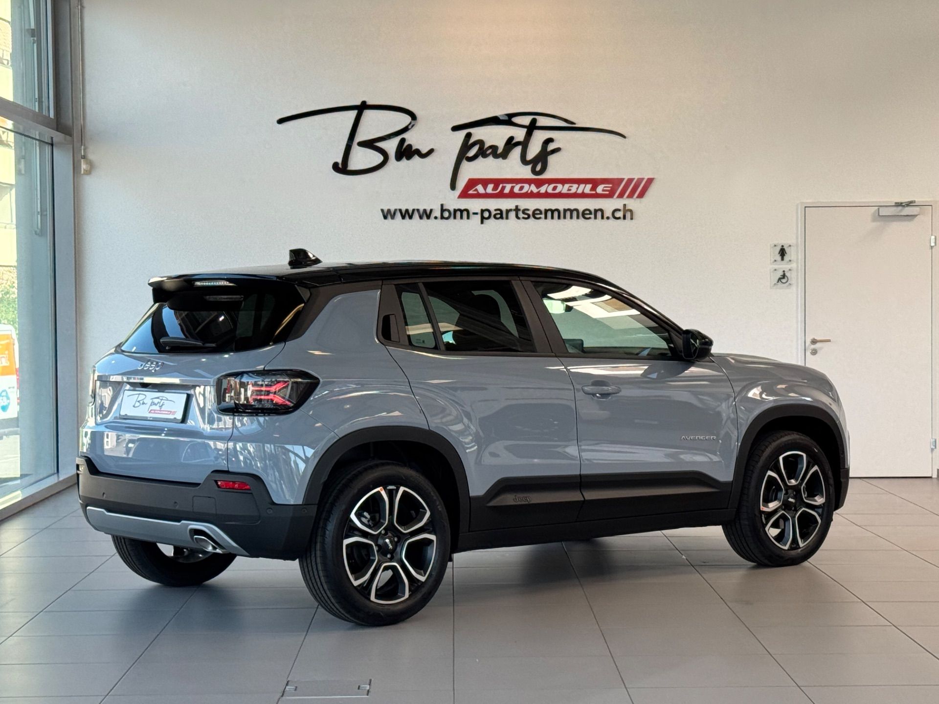 JEEP Avenger 1.2 Turbo MHEV Summit Sky-image-5