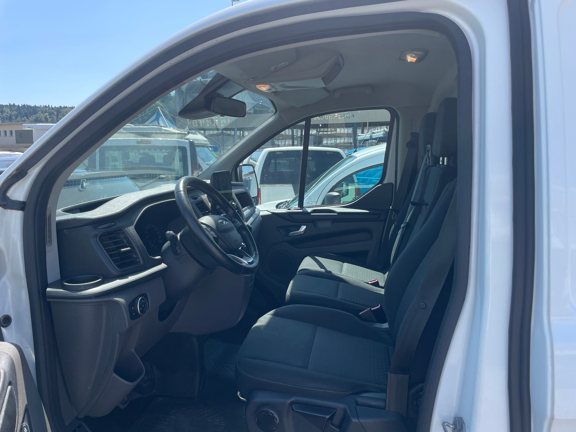 FORD Transit Custom Van 300 L1H1 Limited-image-6