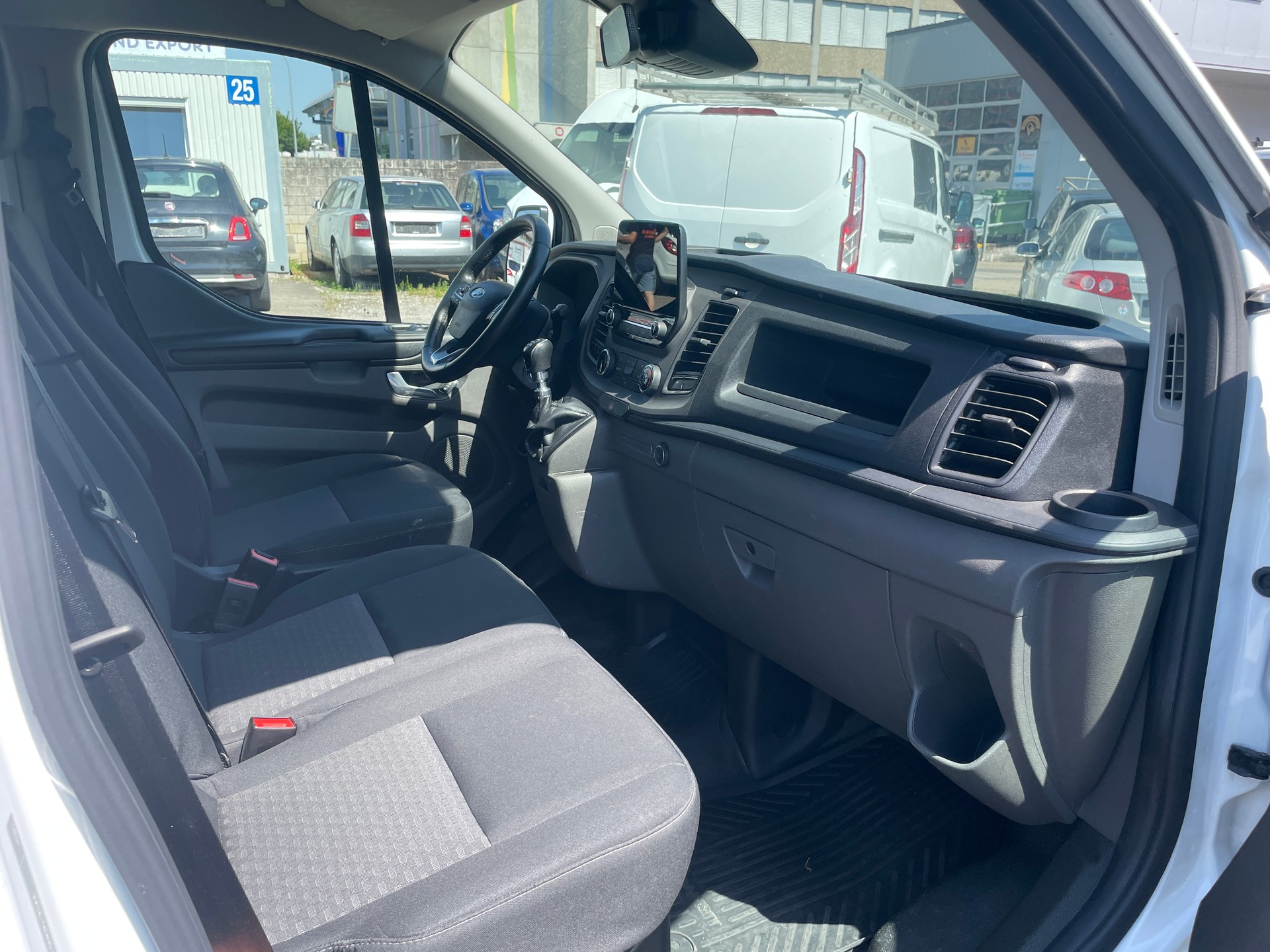 FORD Transit Custom Van 300 L1H1 Limited-image-7