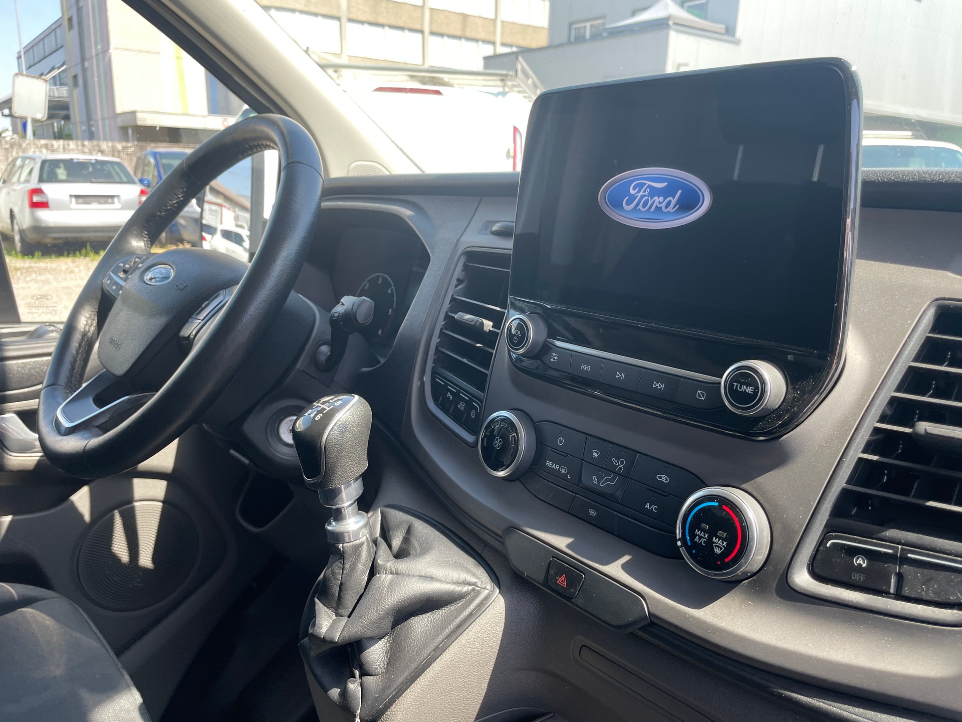 FORD Transit Custom Van 300 L1H1 Limited-image-8