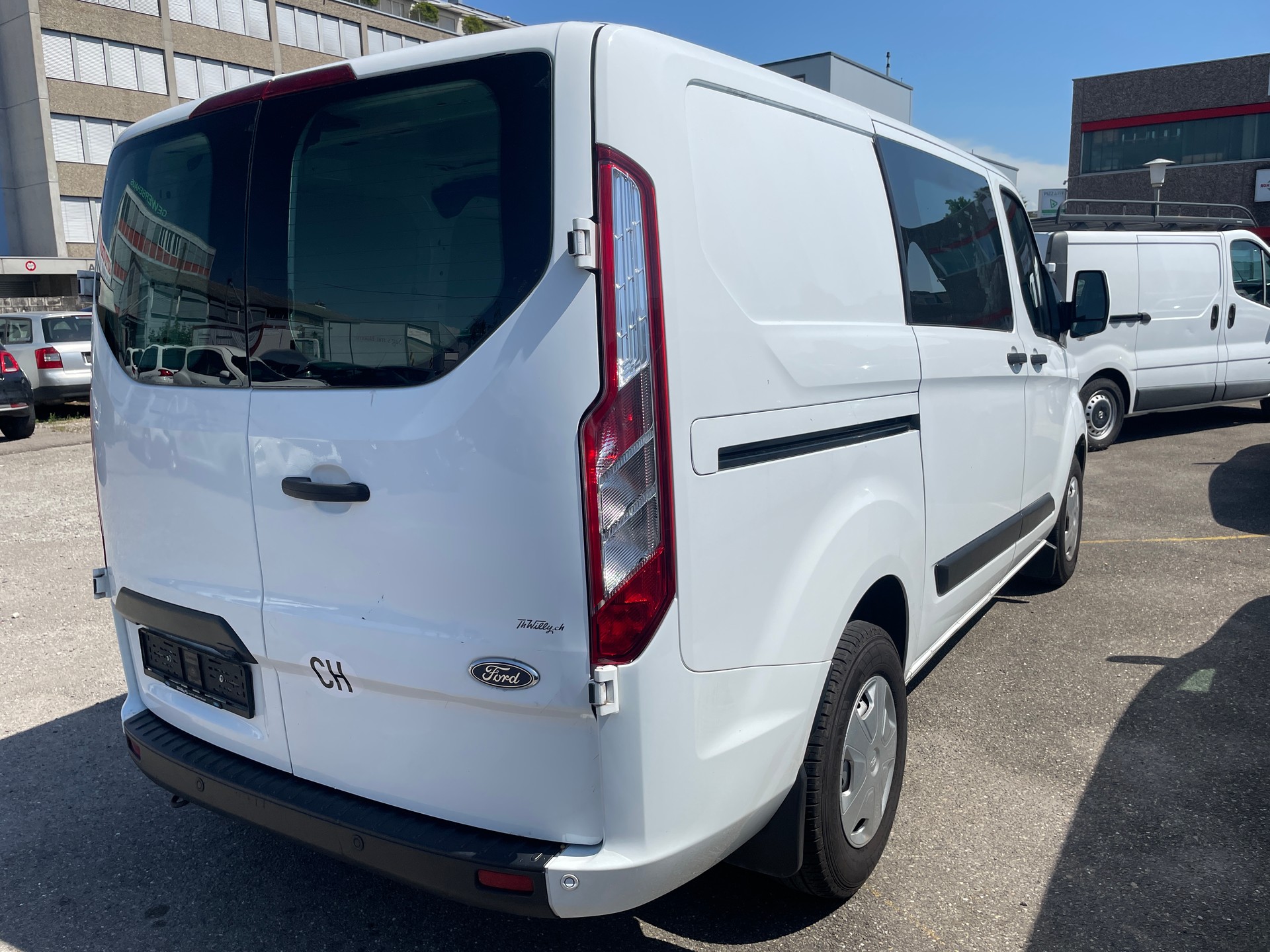 FORD Transit Custom Van 300 L1H1 Limited-image-4