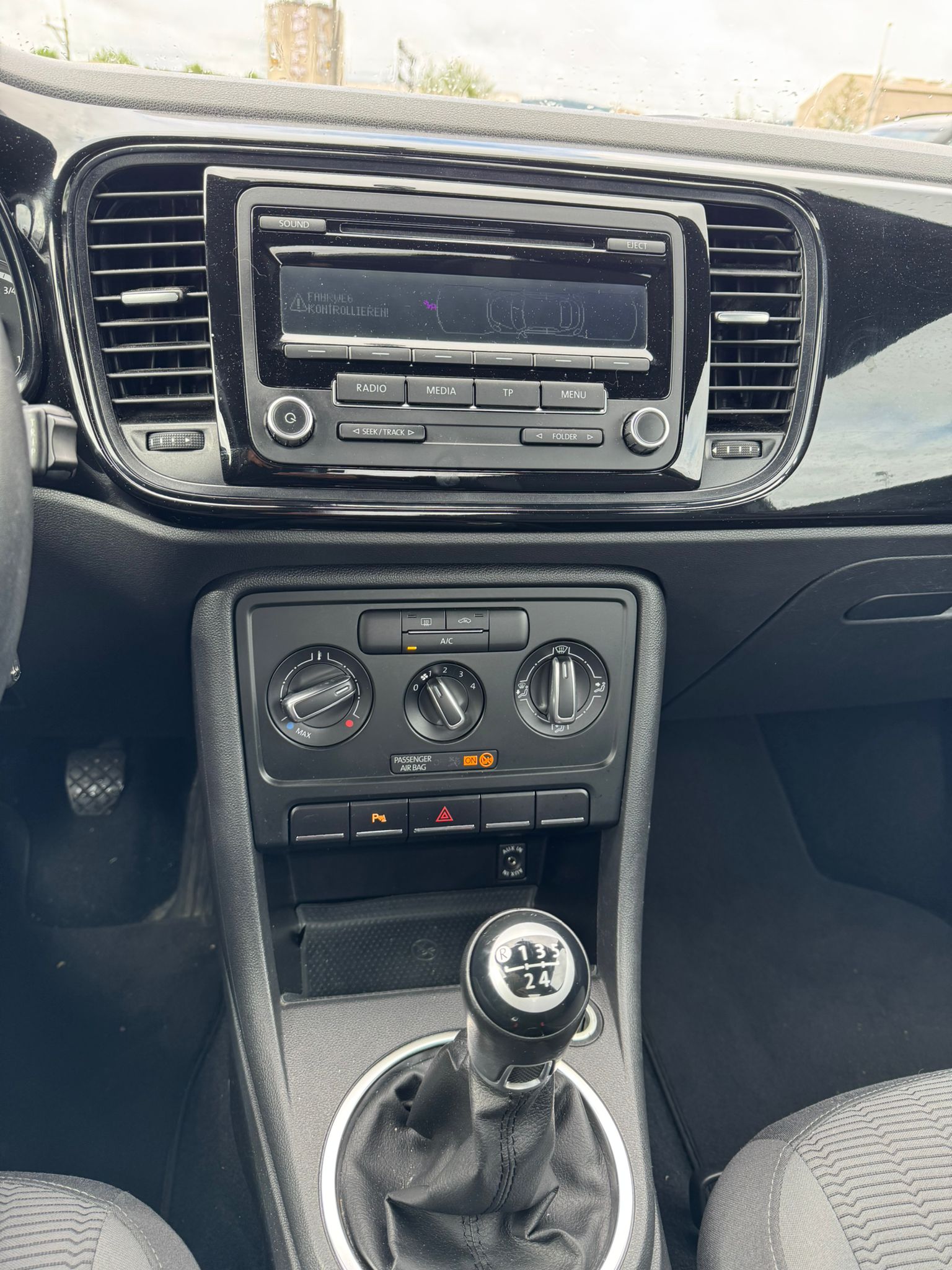 VW Beetle 1.6 TDI Design-image-12