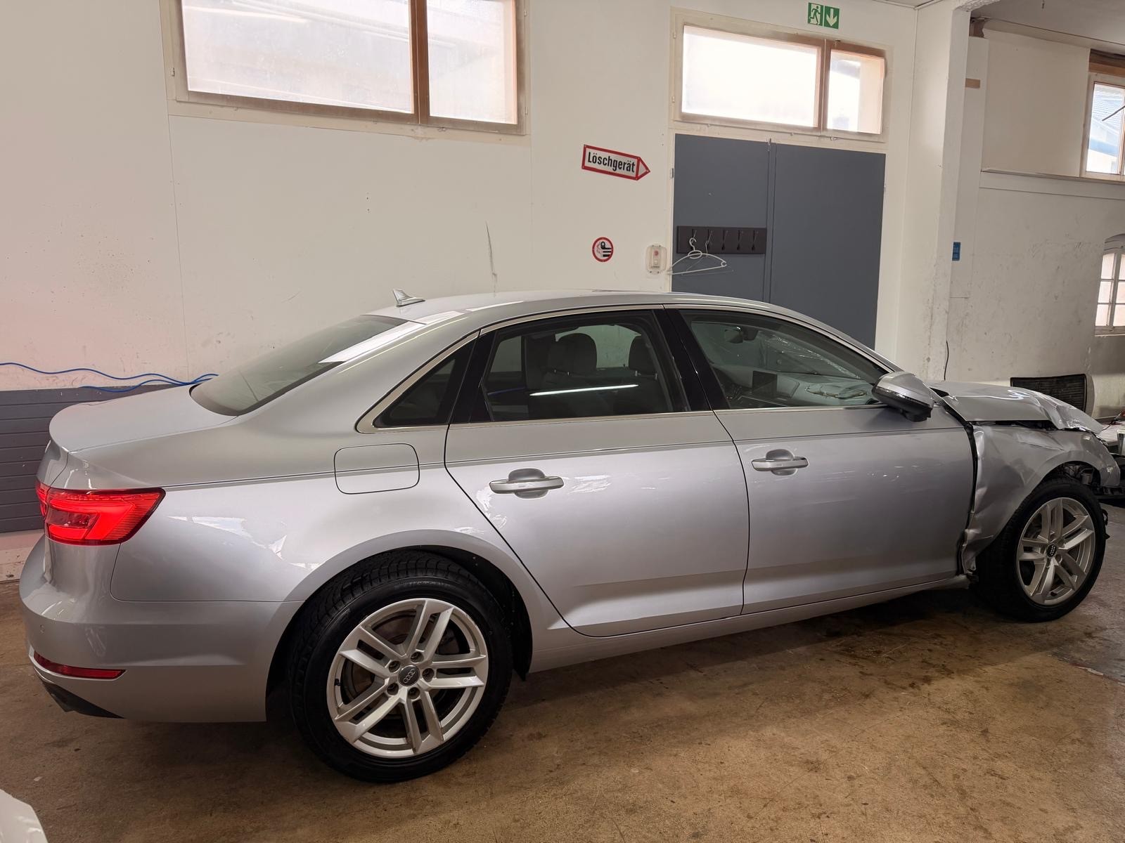 AUDI A4 Limousine 2.0 TFSI Design-image-4