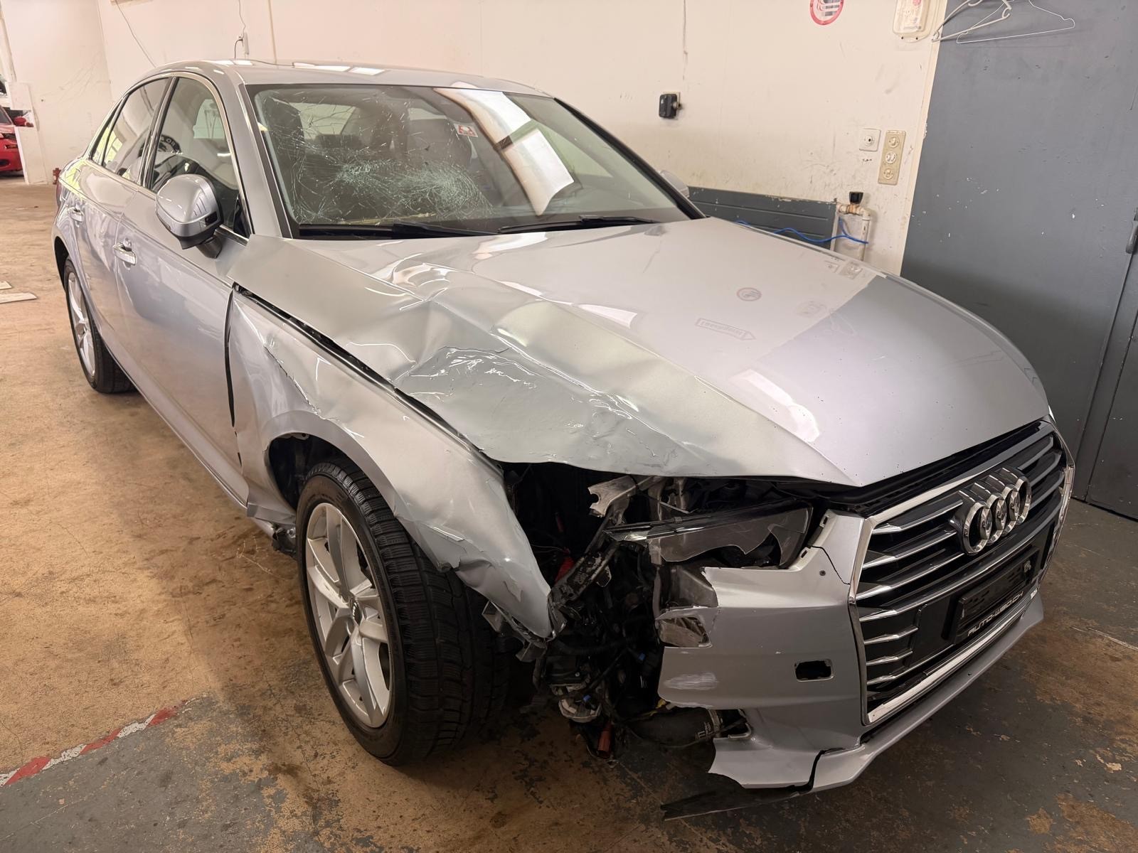 AUDI A4 Limousine 2.0 TFSI Design-image-5