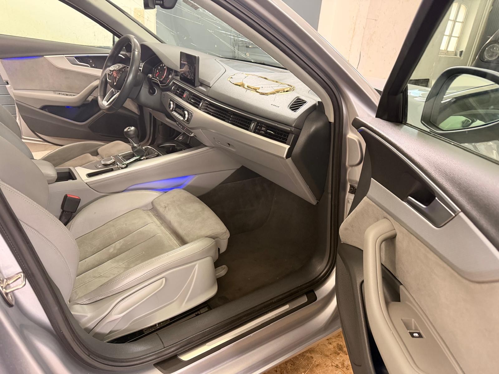 AUDI A4 Limousine 2.0 TFSI Design-image-12
