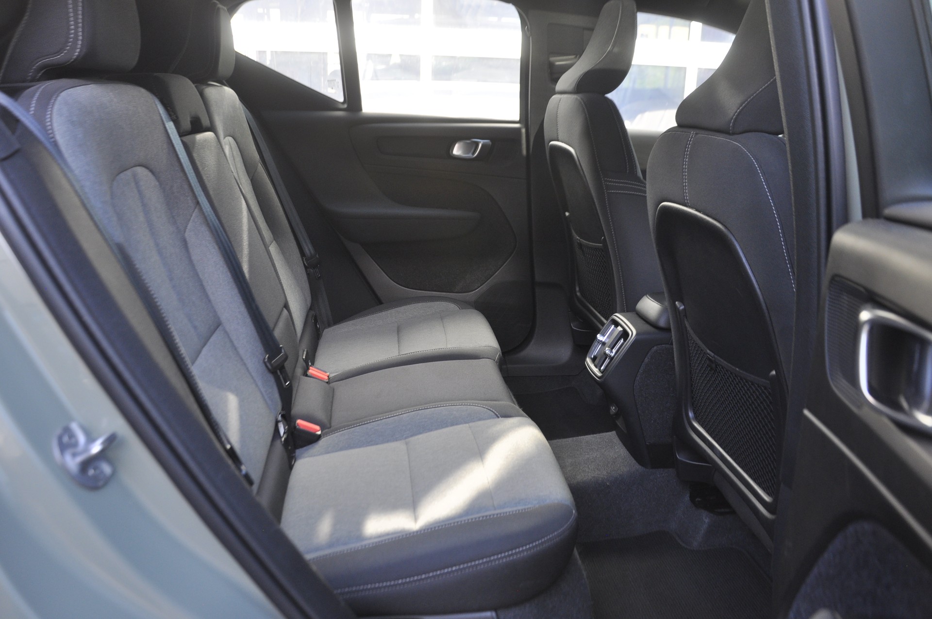 VOLVO XC40 B3 Benzin Mild Hybrid Plus Dark DCT-image-8