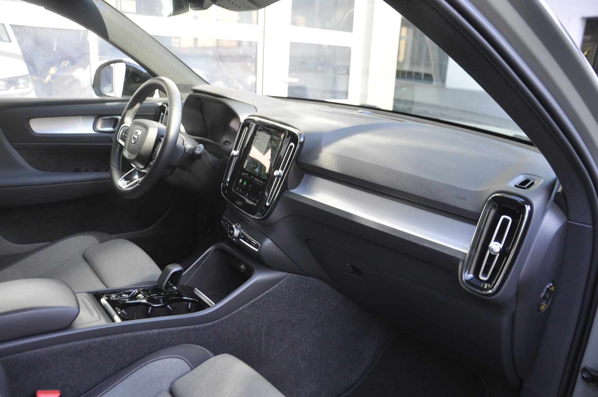 VOLVO XC40 B3 Benzin Mild Hybrid Plus Dark DCT-image-7