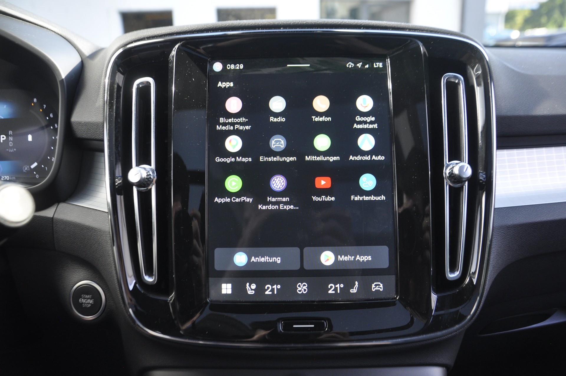 VOLVO XC40 B3 Benzin Mild Hybrid Plus Dark DCT-image-12